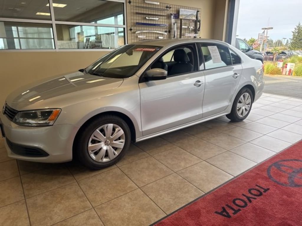 Used 2014 Volkswagen Jetta 1.8T SE w/Connectivity/Sunroof Sedan