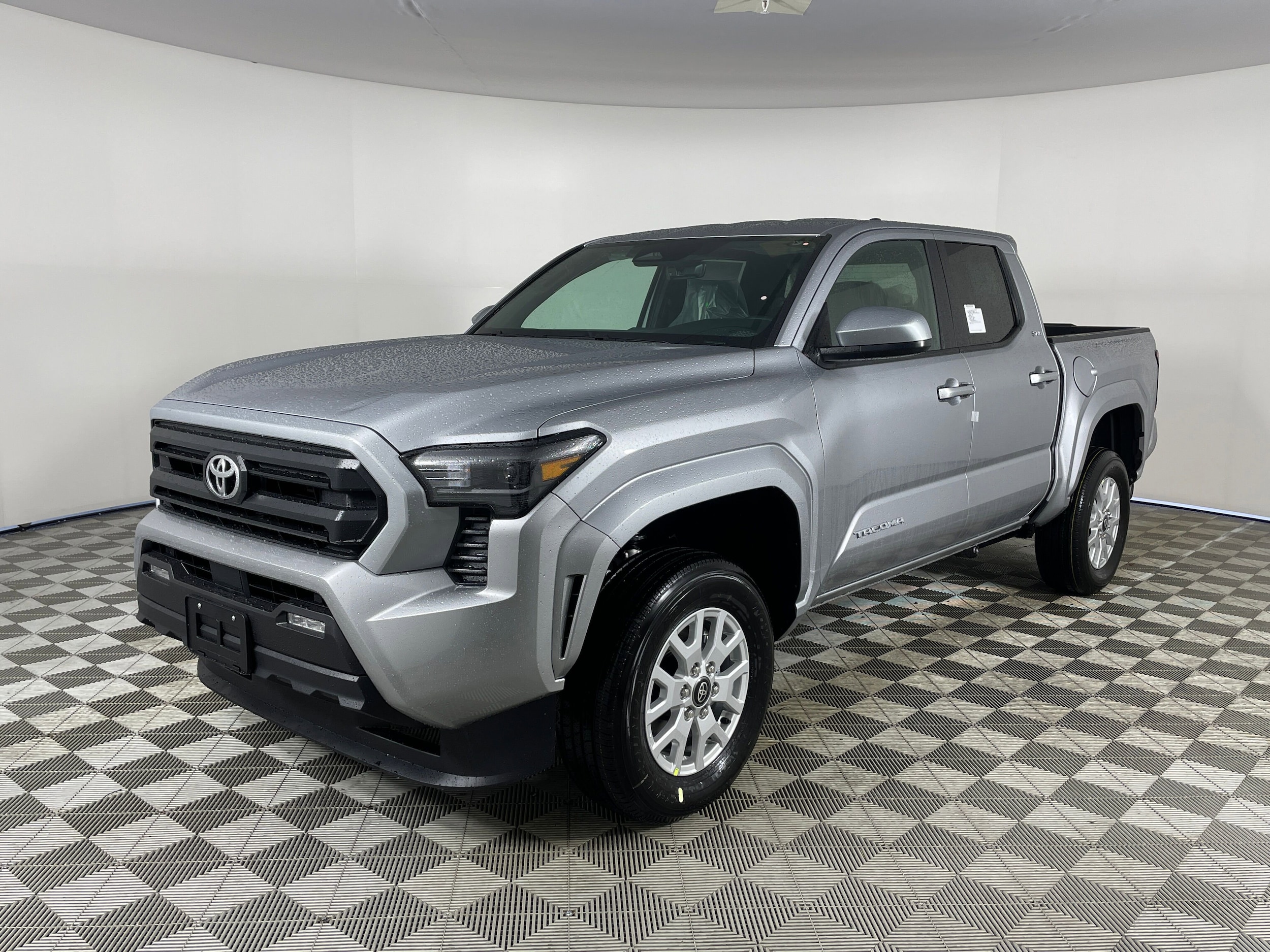 2025 Toyota Tacoma SR5's photo