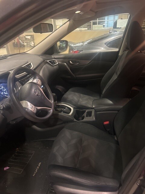 2016 Nissan Rogue SV photo 3