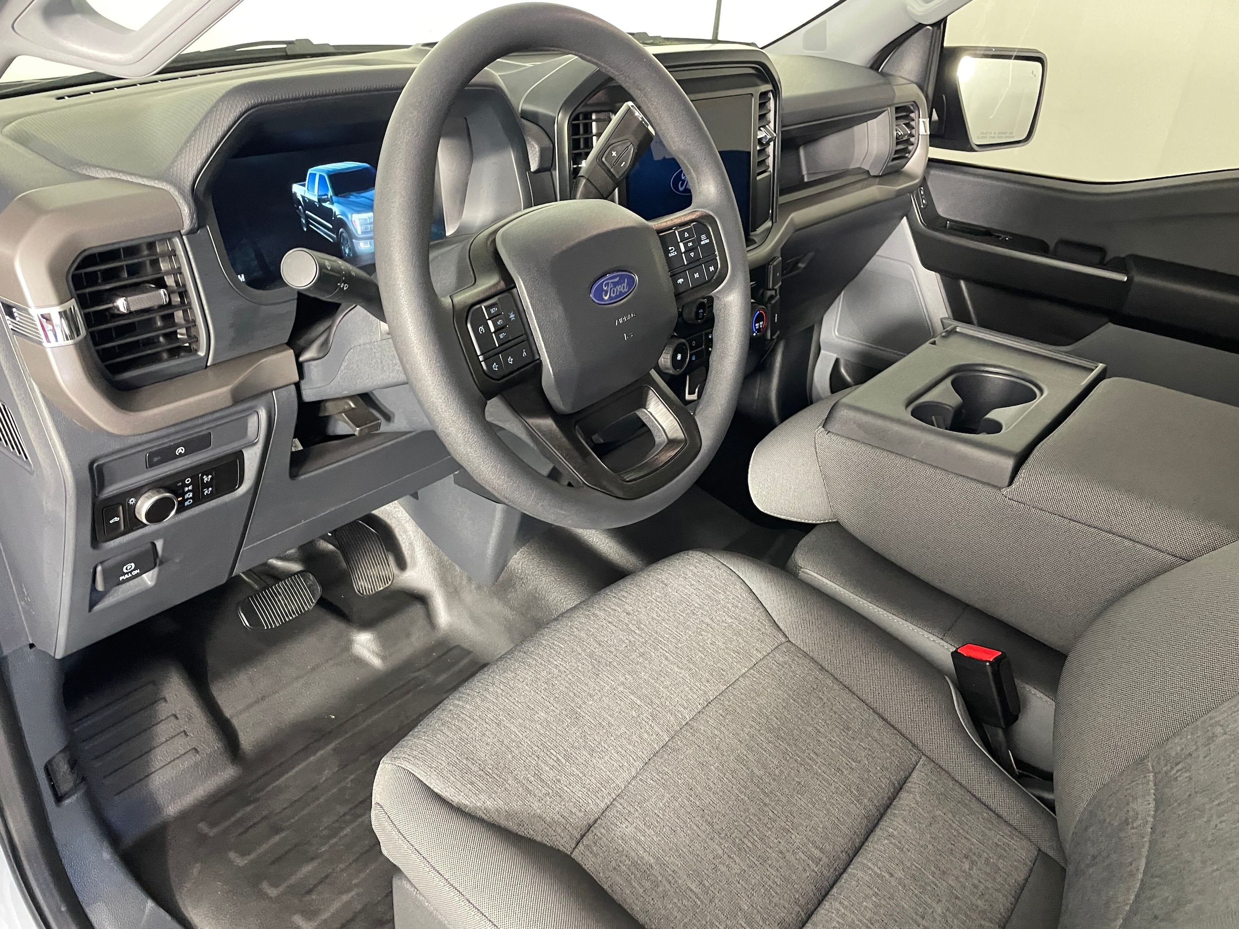 2025 Ford F-150 XL photo 2