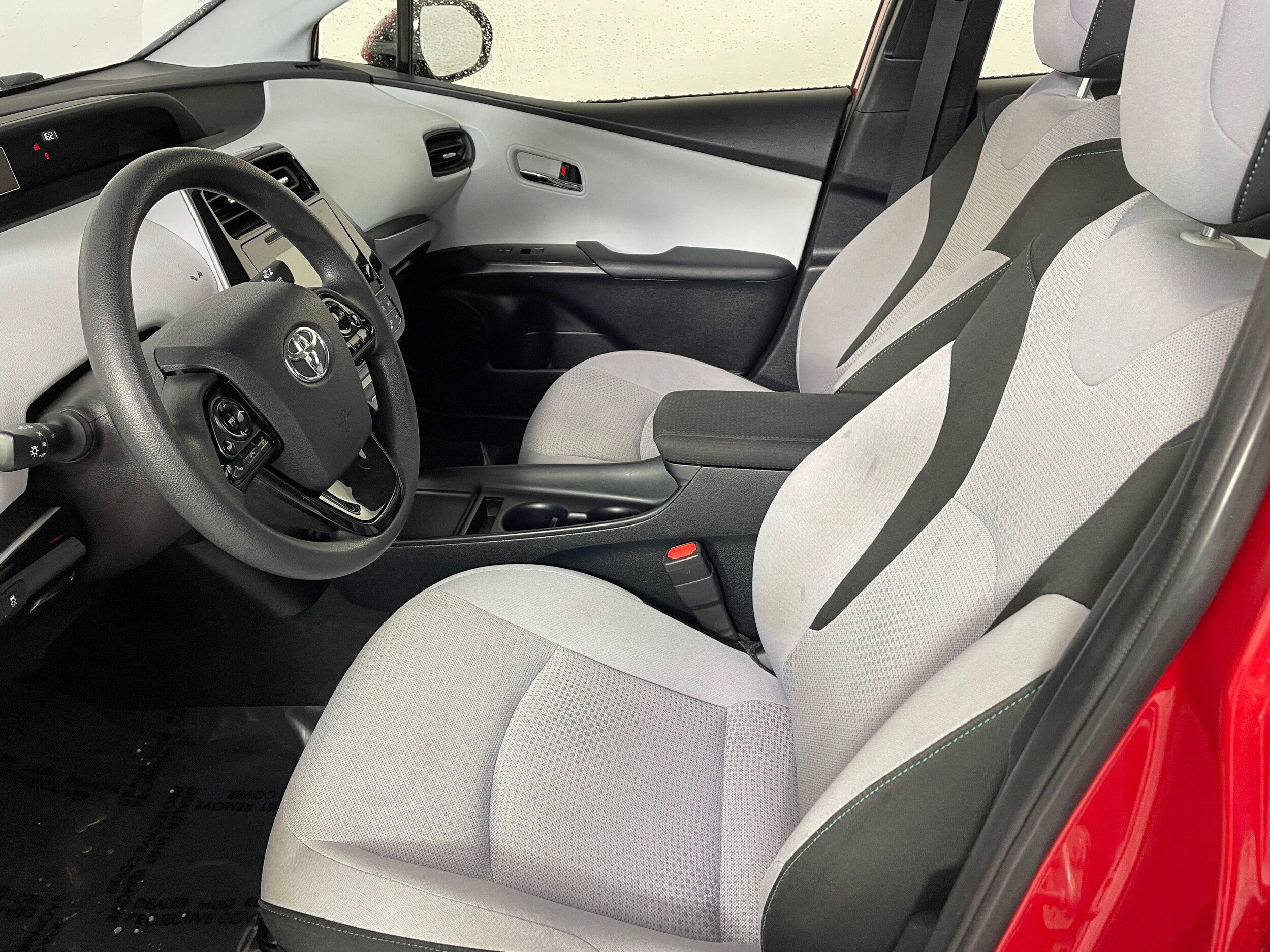 2019 Toyota Prius LE AWD-e photo 2