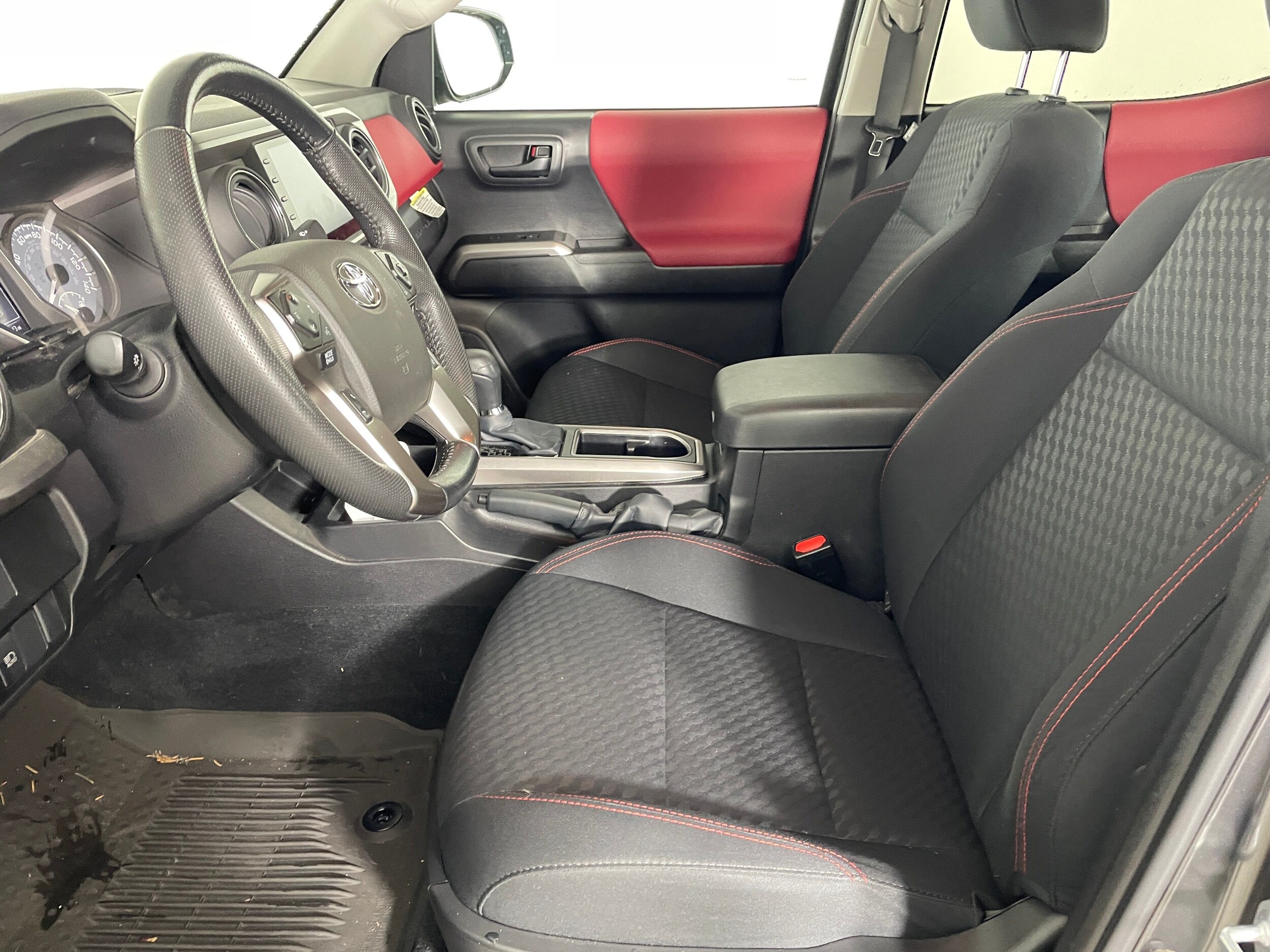 2023 Toyota Tacoma SR5 V6 photo 2