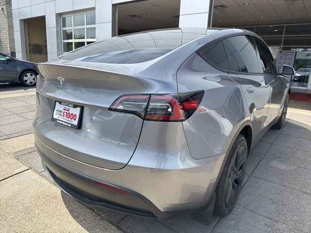 2024 Tesla Model Y Long Range photo 5