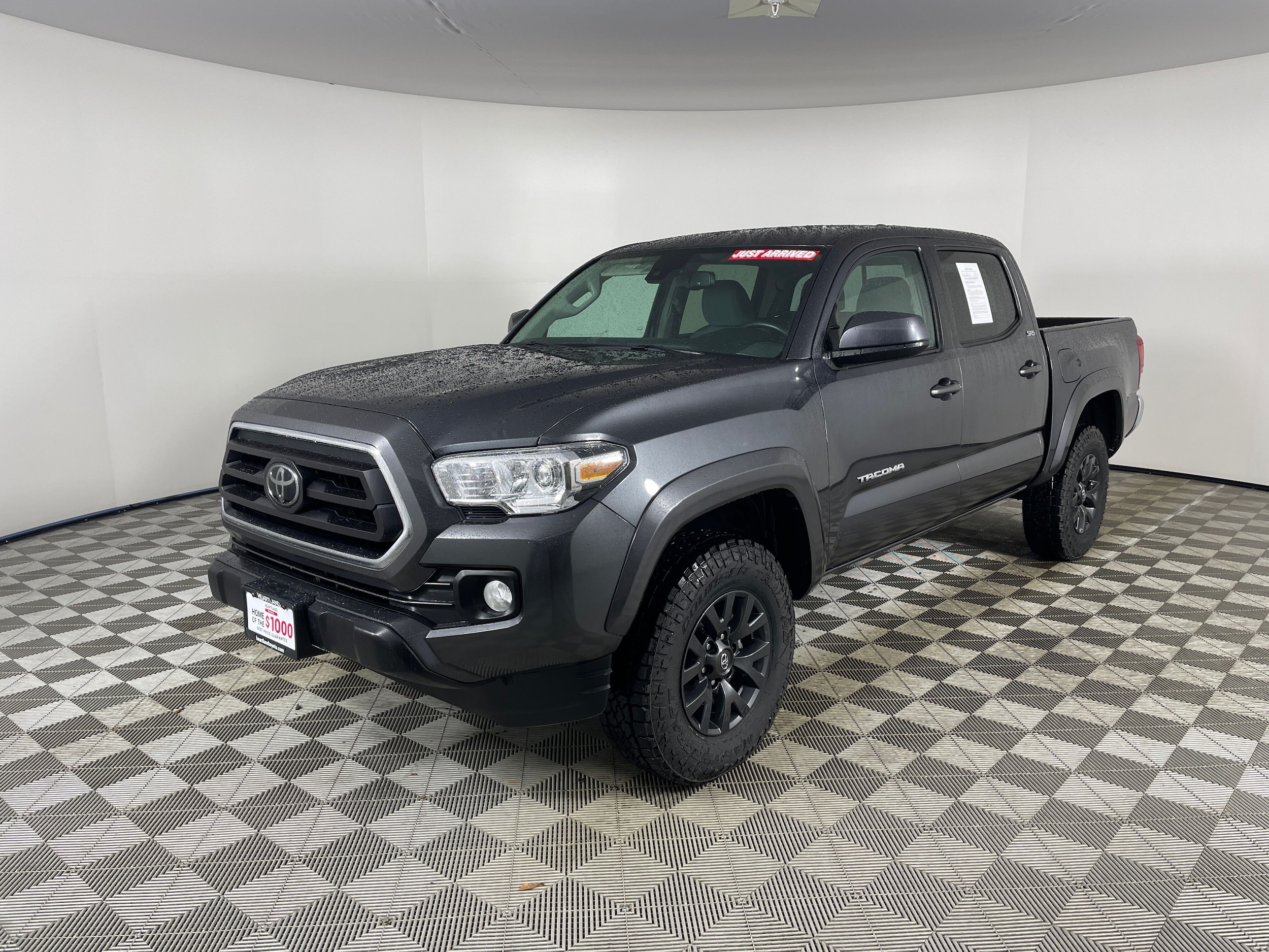 2022 Toyota Tacoma SR5's photo
