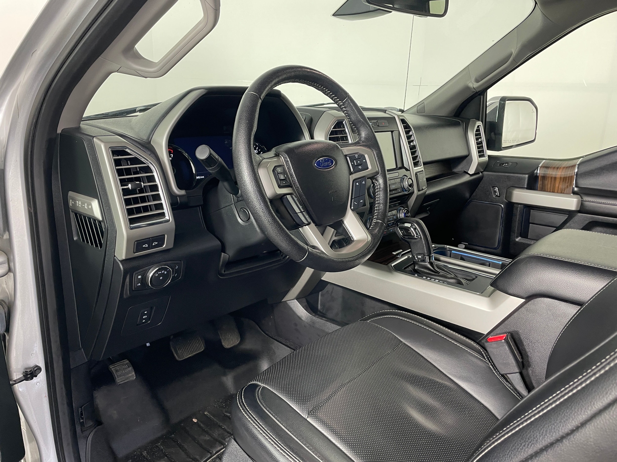 2016 Ford F-150 photo 3