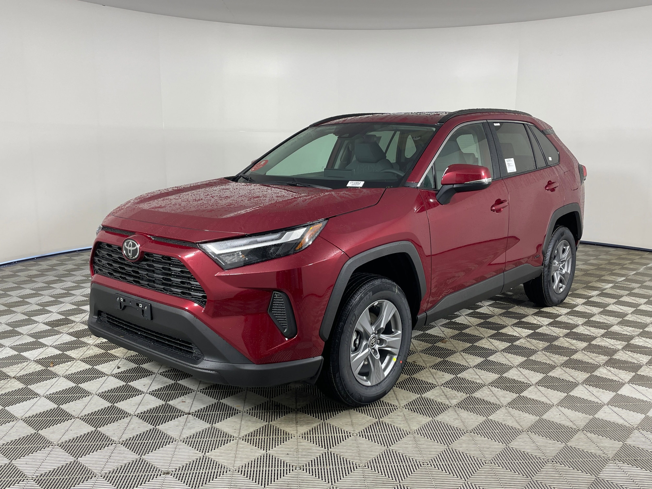 2025 Toyota RAV4 XLE's photo