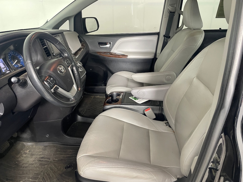 Used 2018 Toyota Sienna Limited Premium 7 Passenger Van Passenger Van