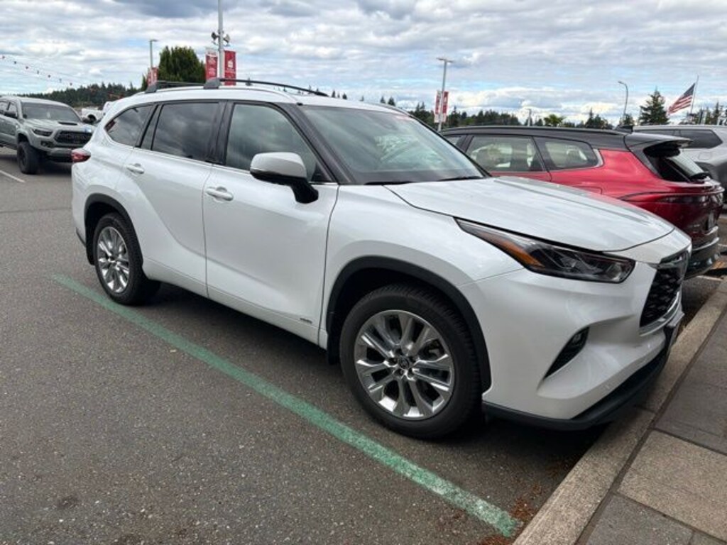 Used 2022 Toyota Highlander Hybrid Limited SUV