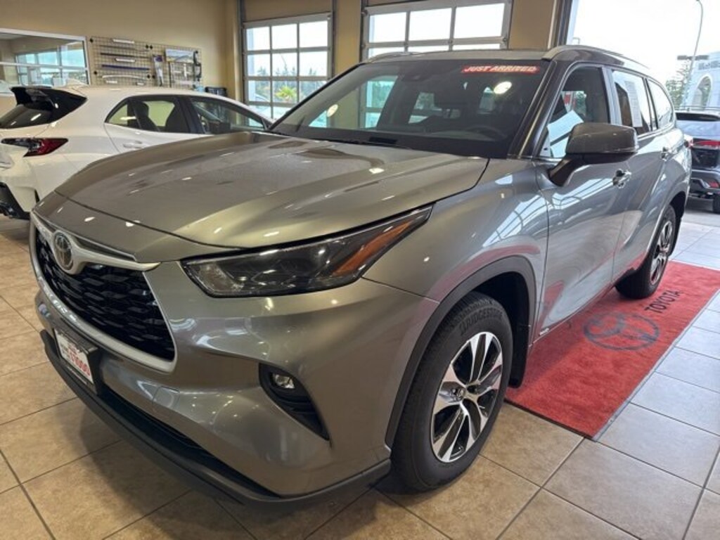 Used 2025 Toyota Highlander Hybrid XLE SUV