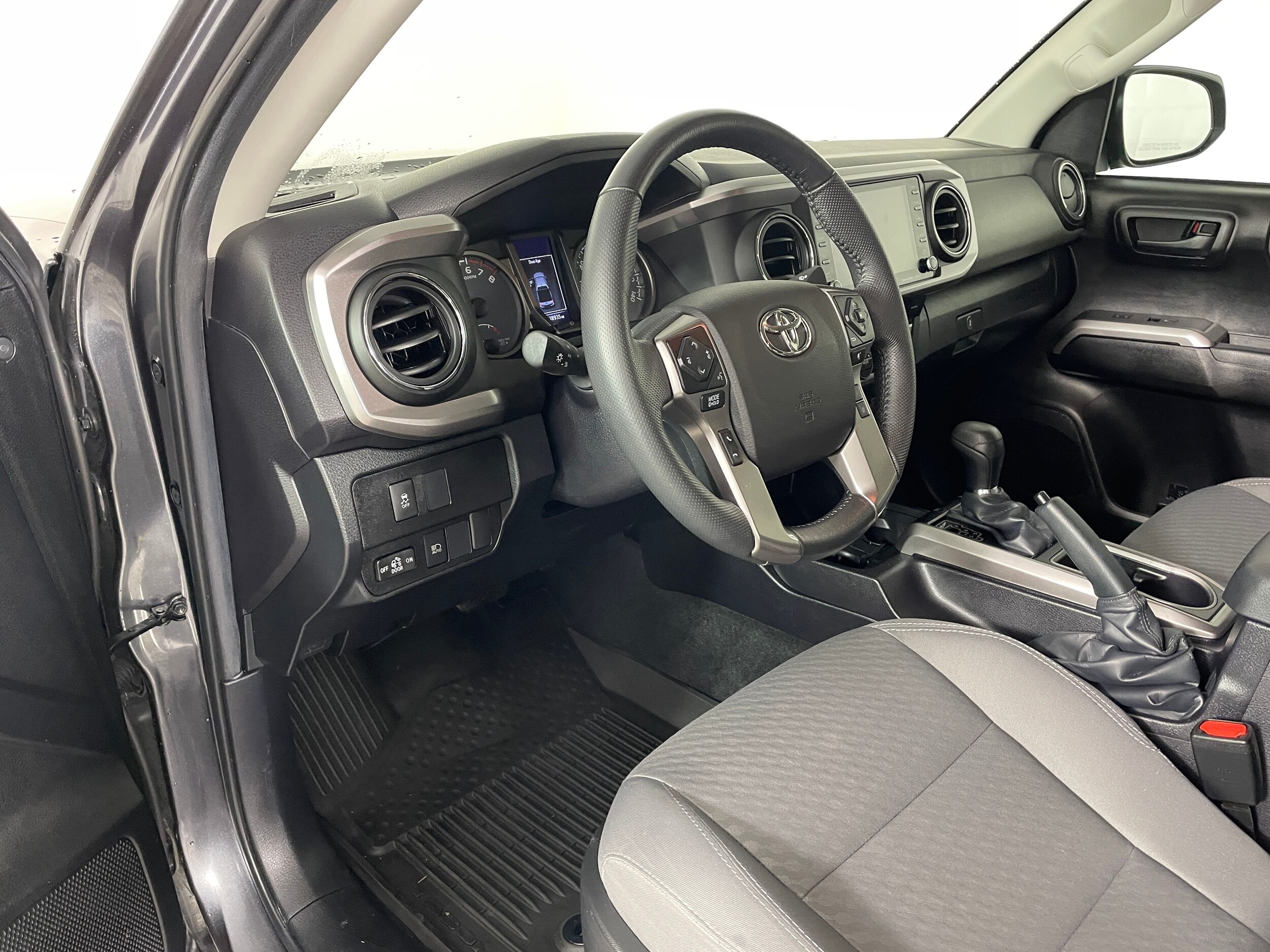 2022 Toyota Tacoma SR5 photo 3