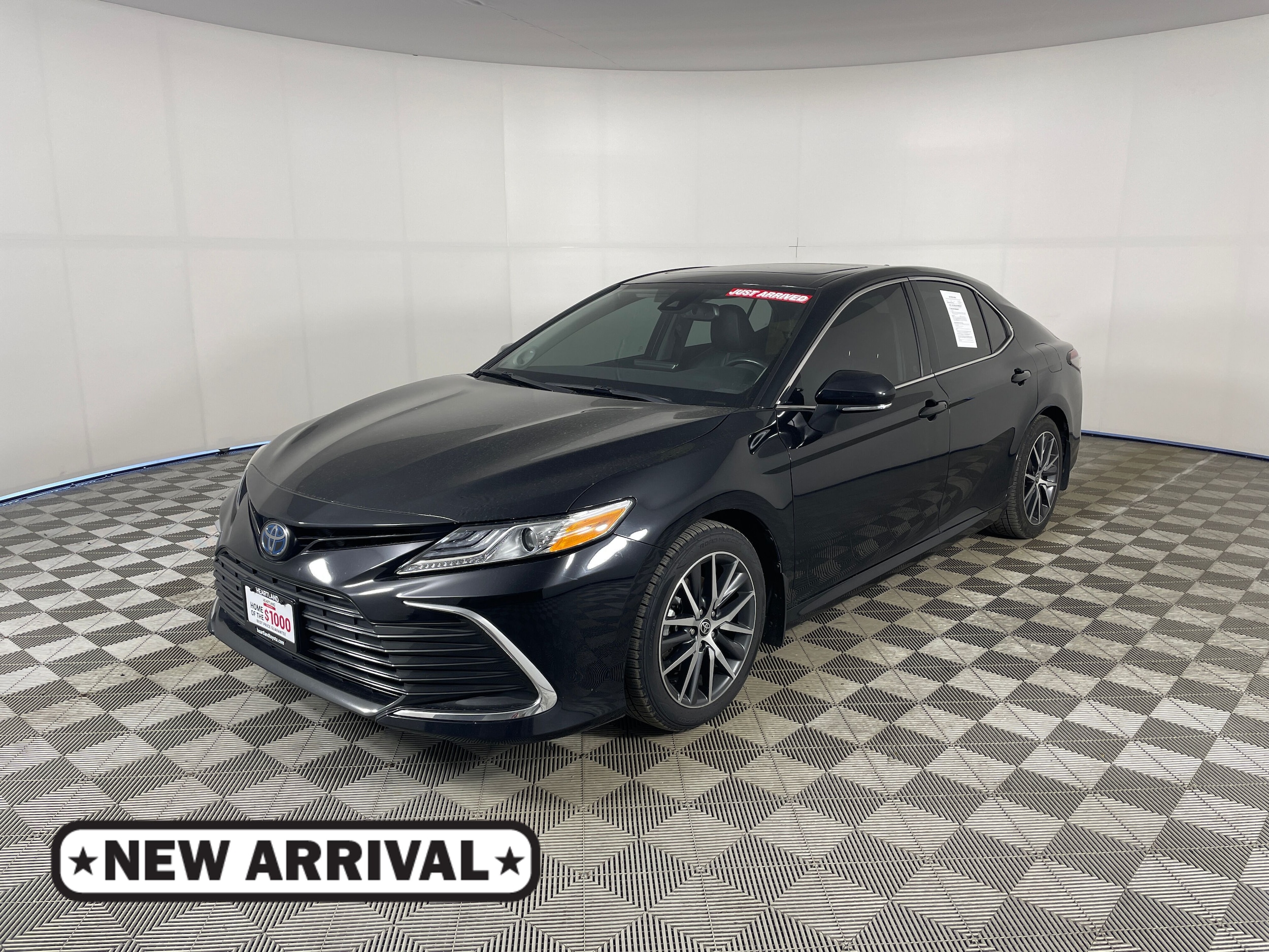 2022 Toyota Camry XLE Hybrid's photo