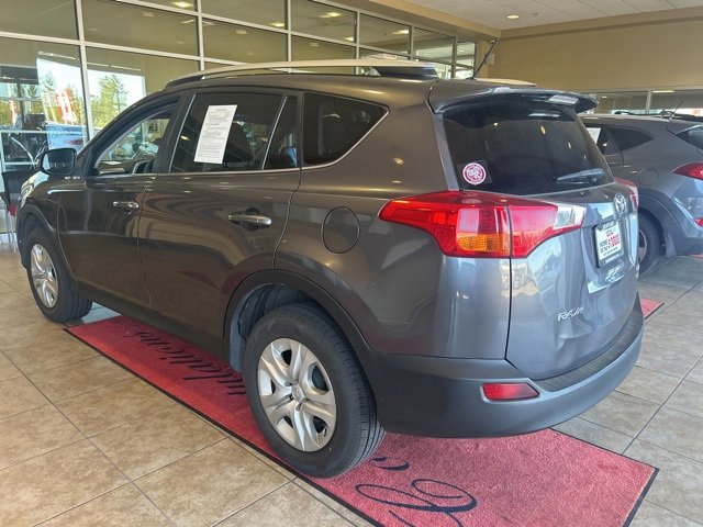 2014 Toyota RAV4 LE photo 3
