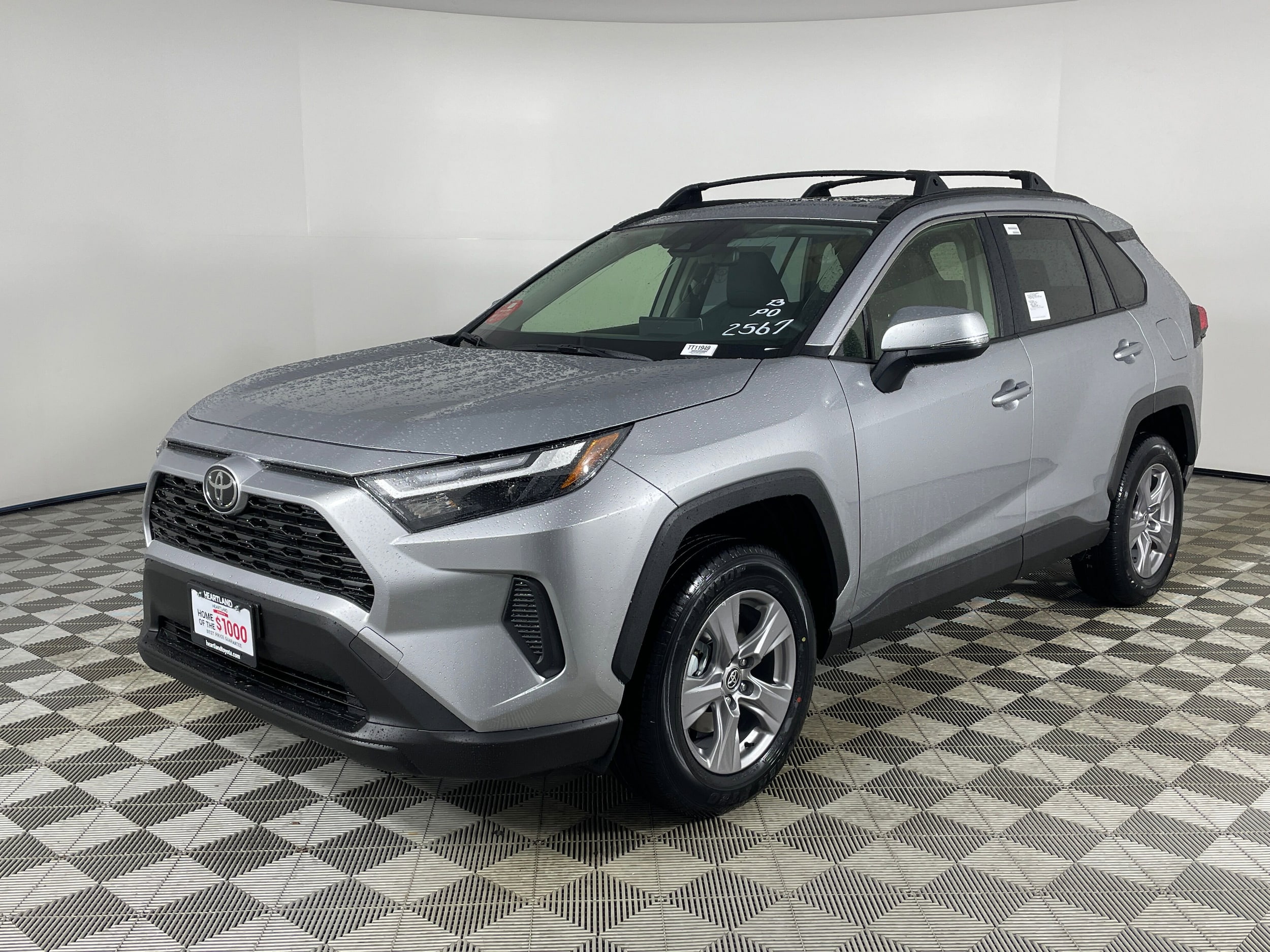2025 Toyota RAV4 XLE's photo