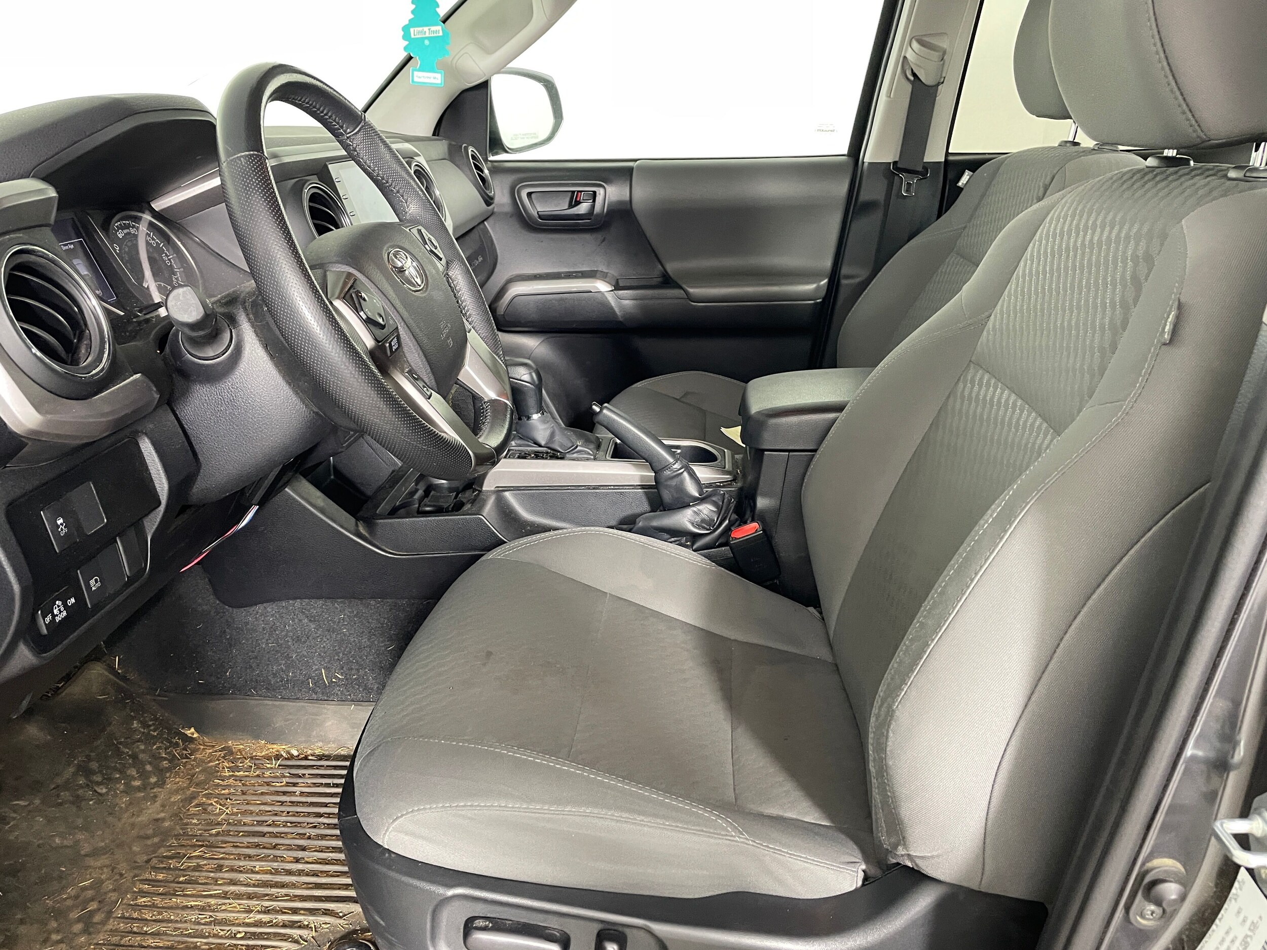 2022 Toyota Tacoma SR5 photo 2