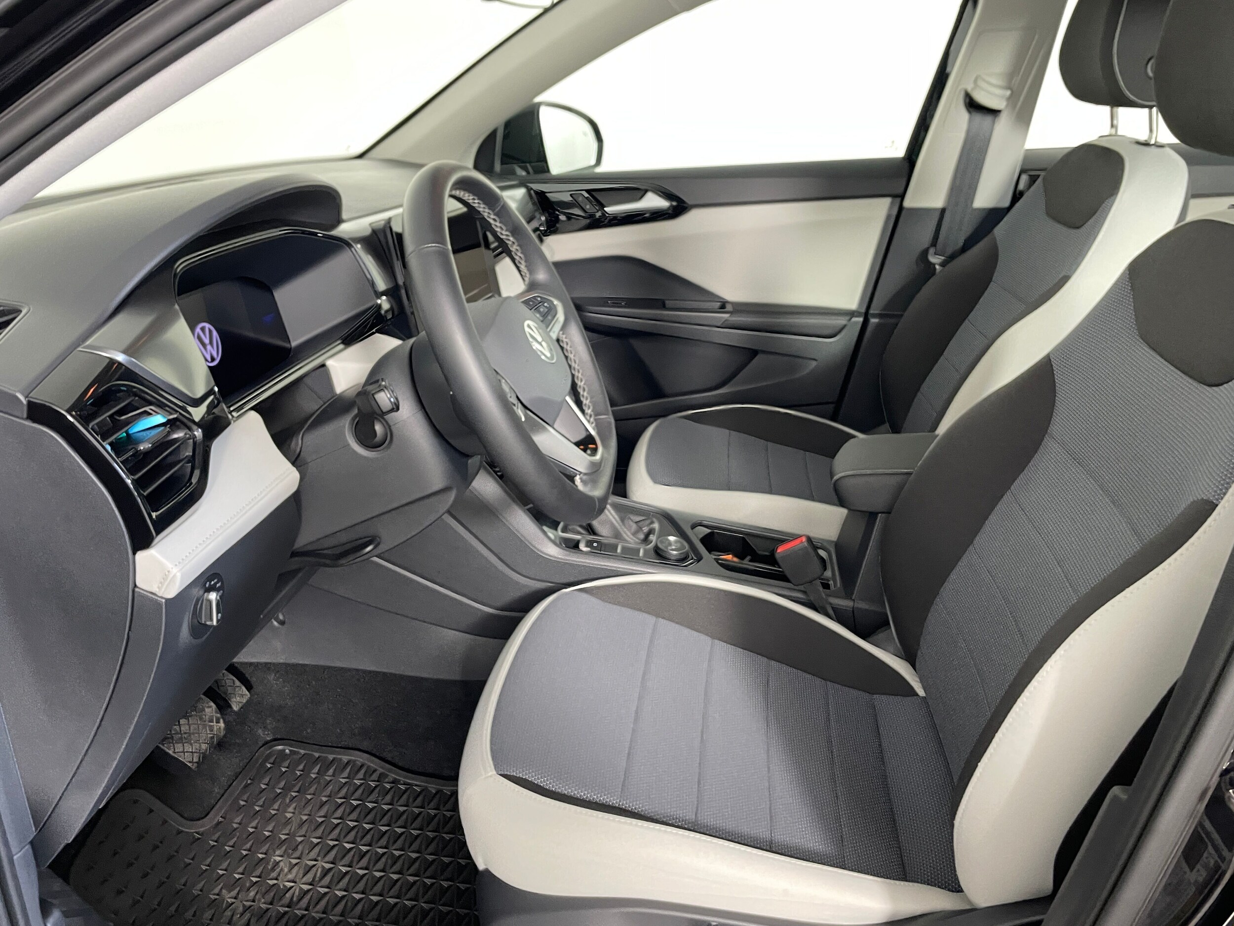 2025 Volkswagen Taos S photo 2