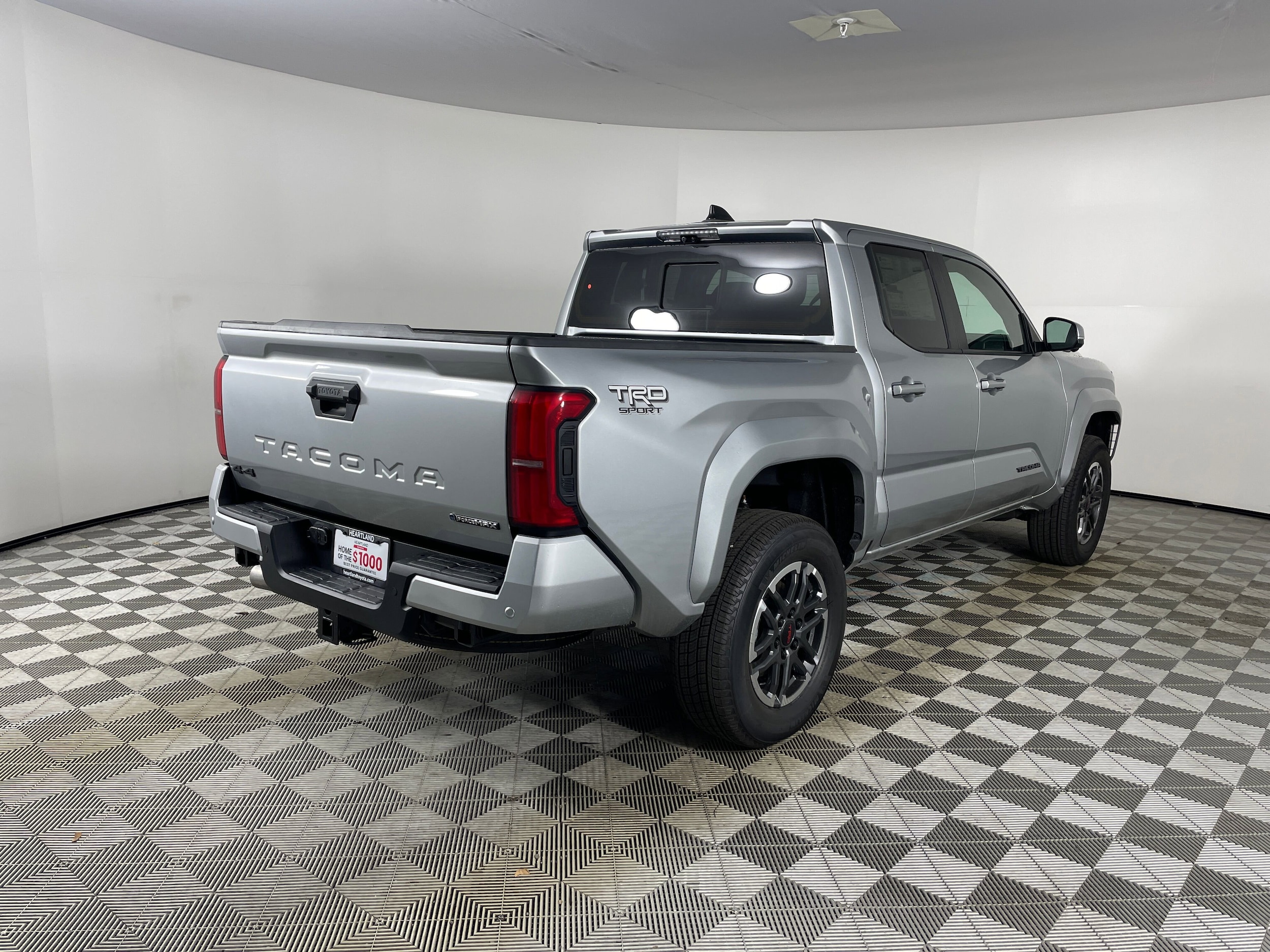 2025 Toyota Tacoma TRD Sport - Photo 6