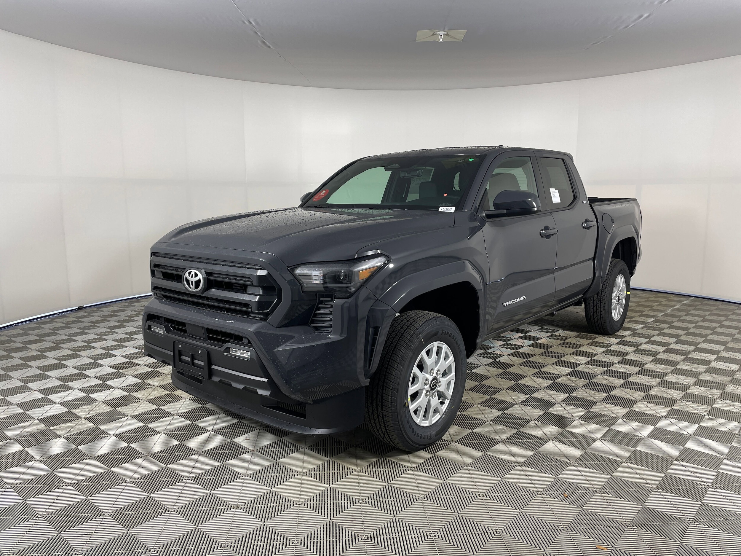 2025 Toyota Tacoma SR5's photo