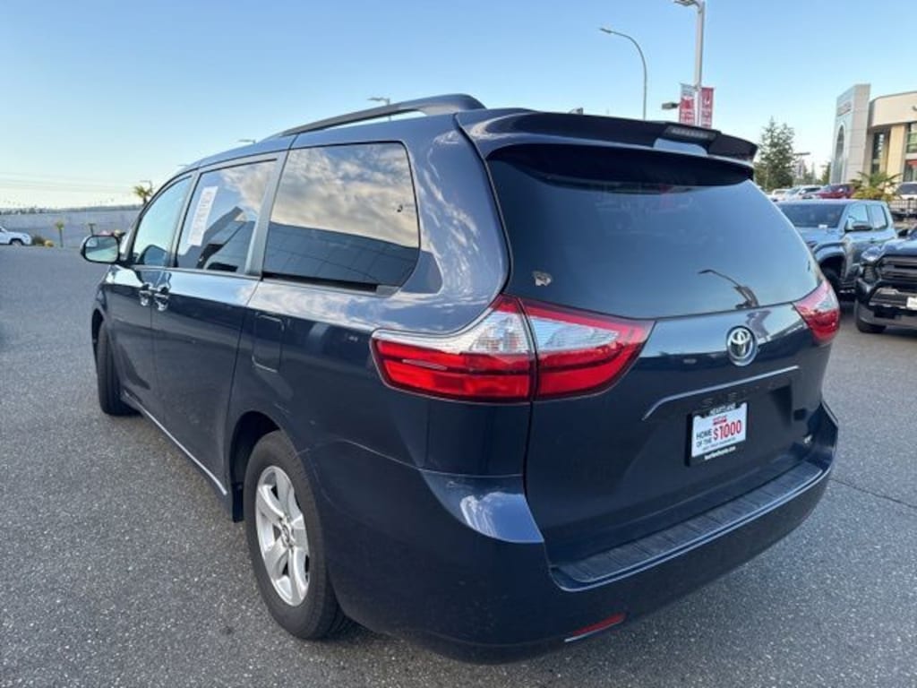 Used 2018 Toyota Sienna LE 8 Passenger Van Passenger Van