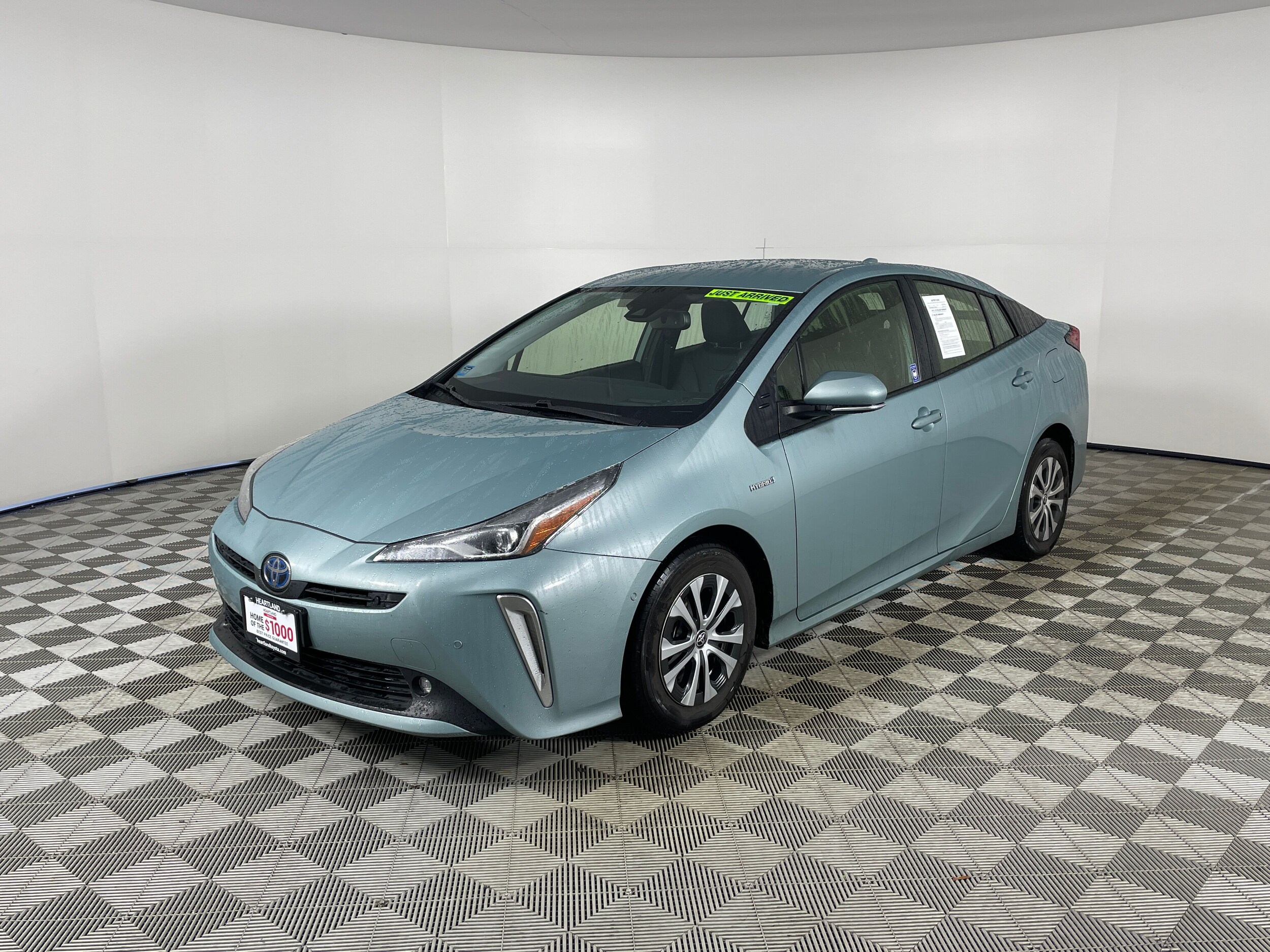 2021 Toyota Prius XLE AWD-e photo 2