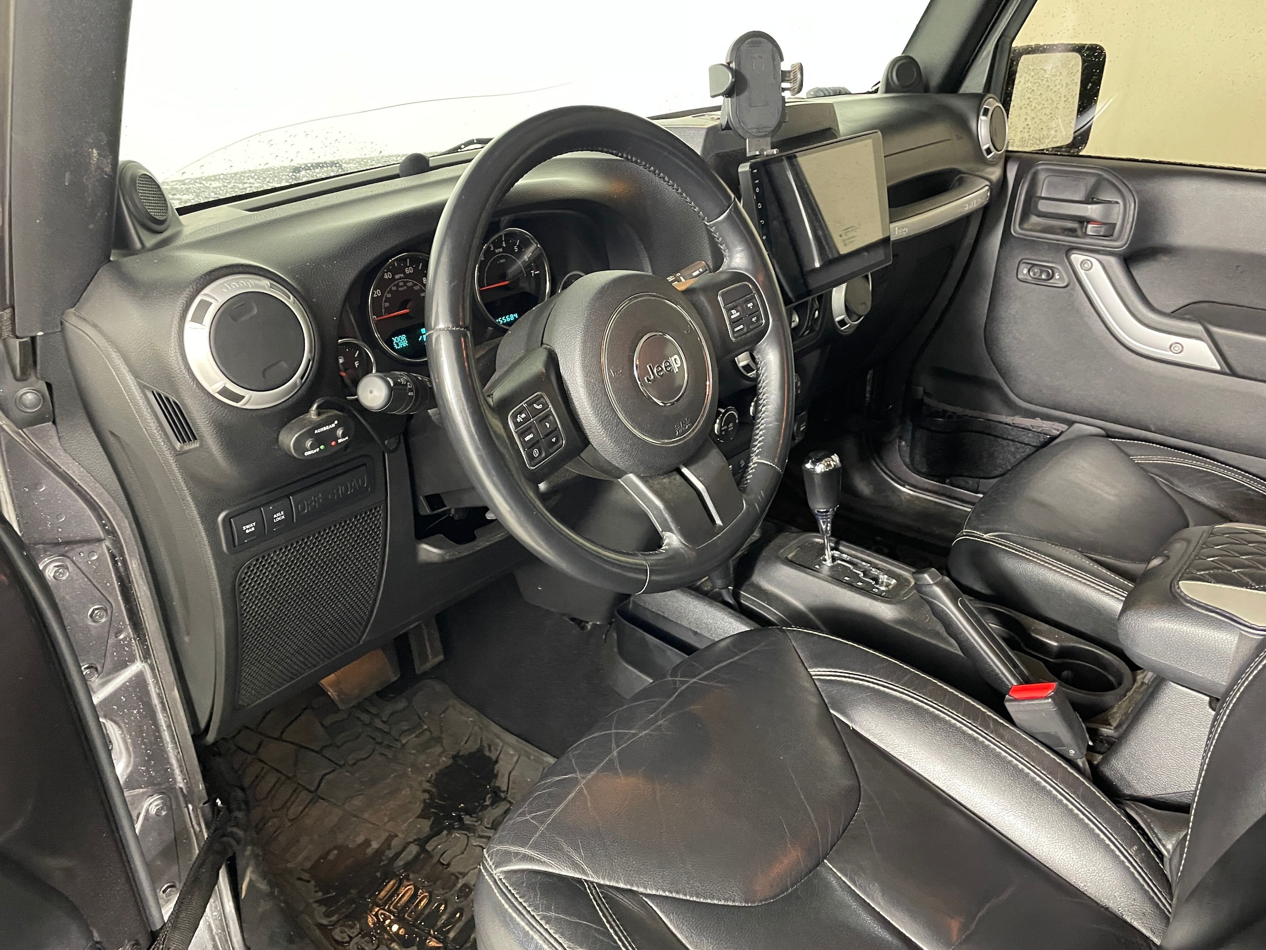 2014 Jeep Wrangler Unlimited Rubicon 4x4 photo 3