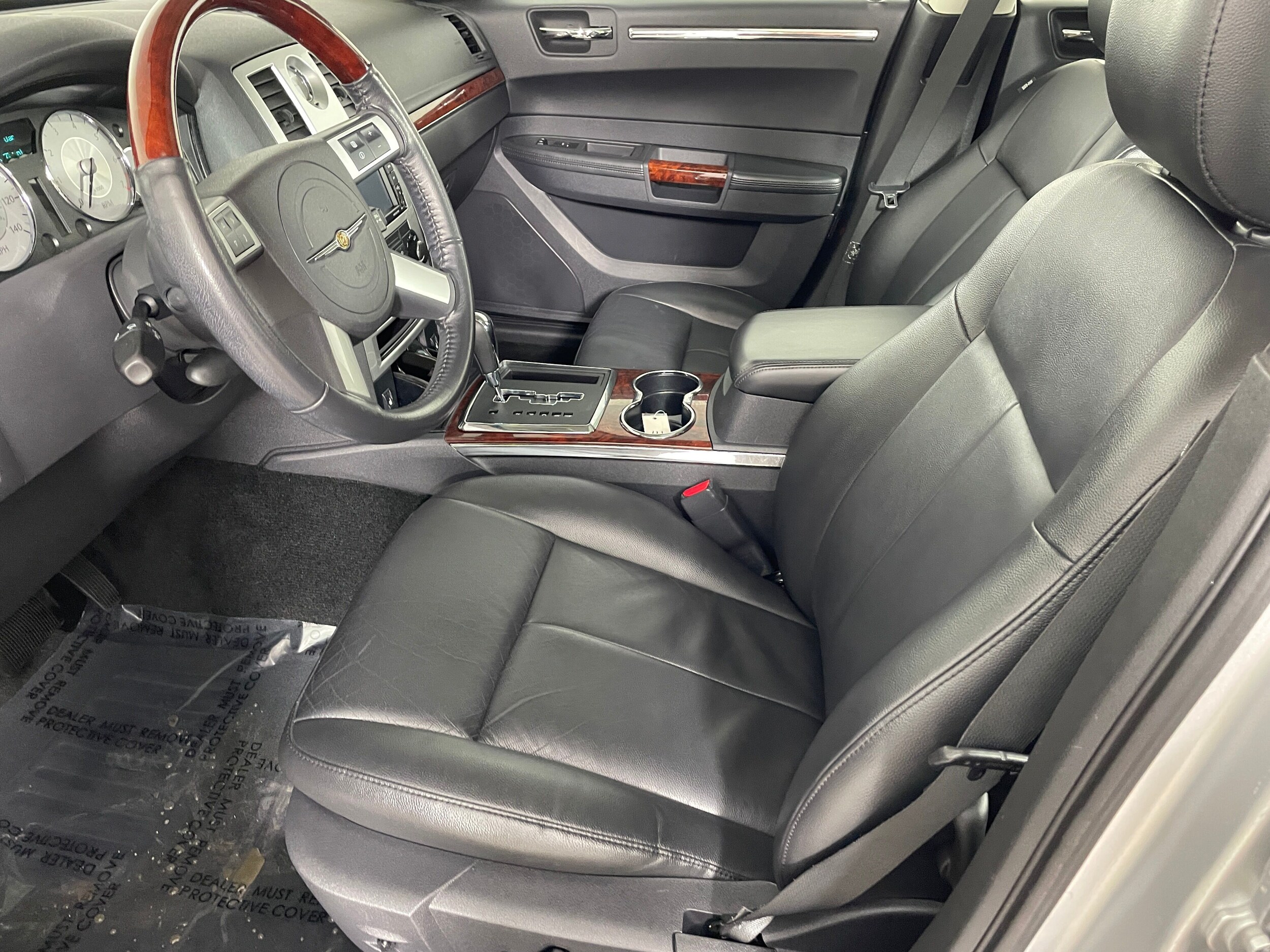 2008 Chrysler 300 Limited photo 2