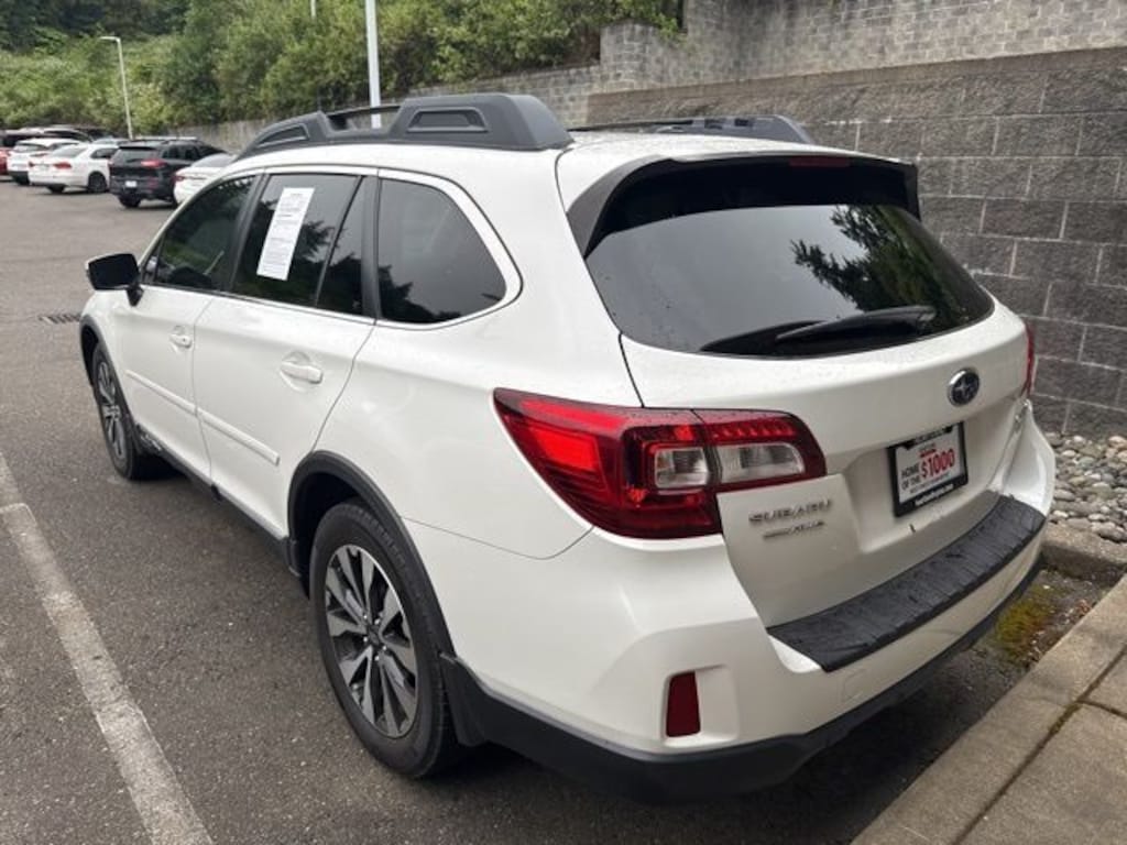 Used 2015 Subaru Outback 2.5i Limited w/Moonroof/KeylessAccess/Nav/EyeSight SUV