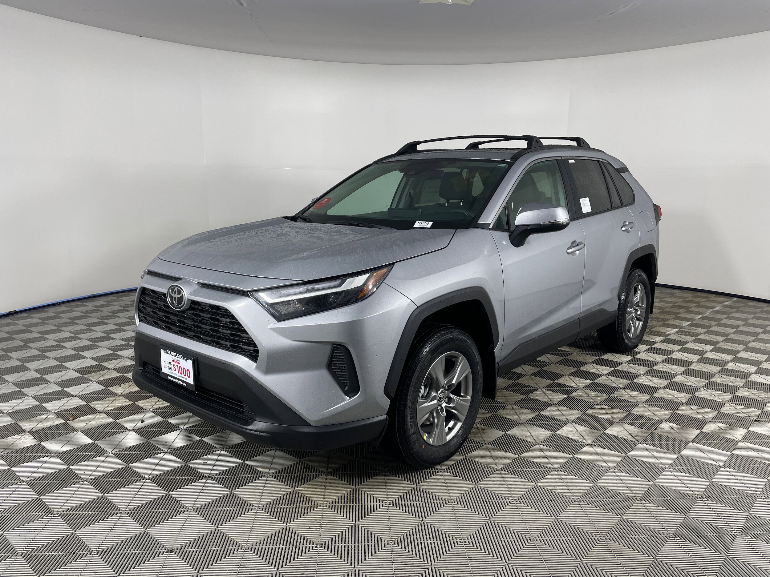 2025 Toyota RAV4 XLE's photo