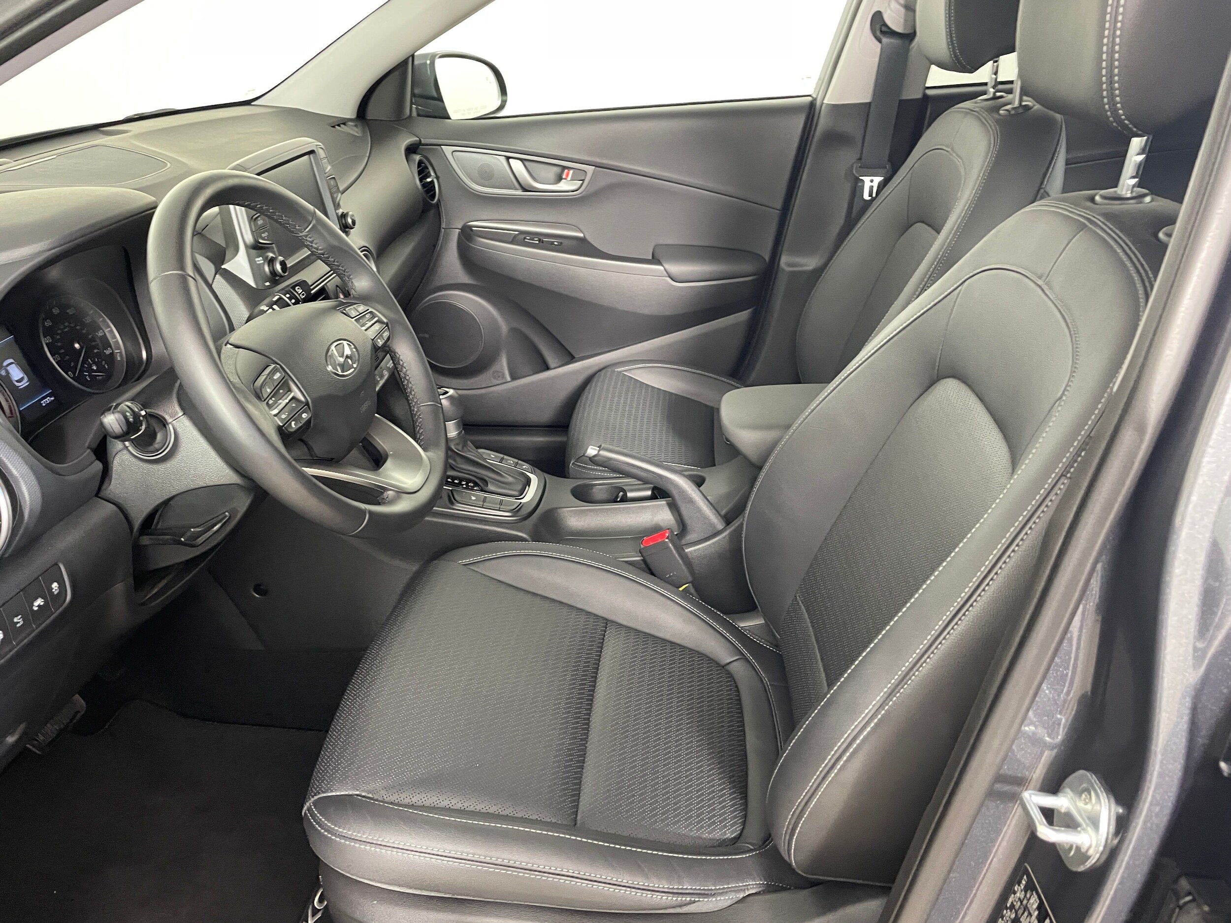 2021 Hyundai Kona Ultimate photo 2