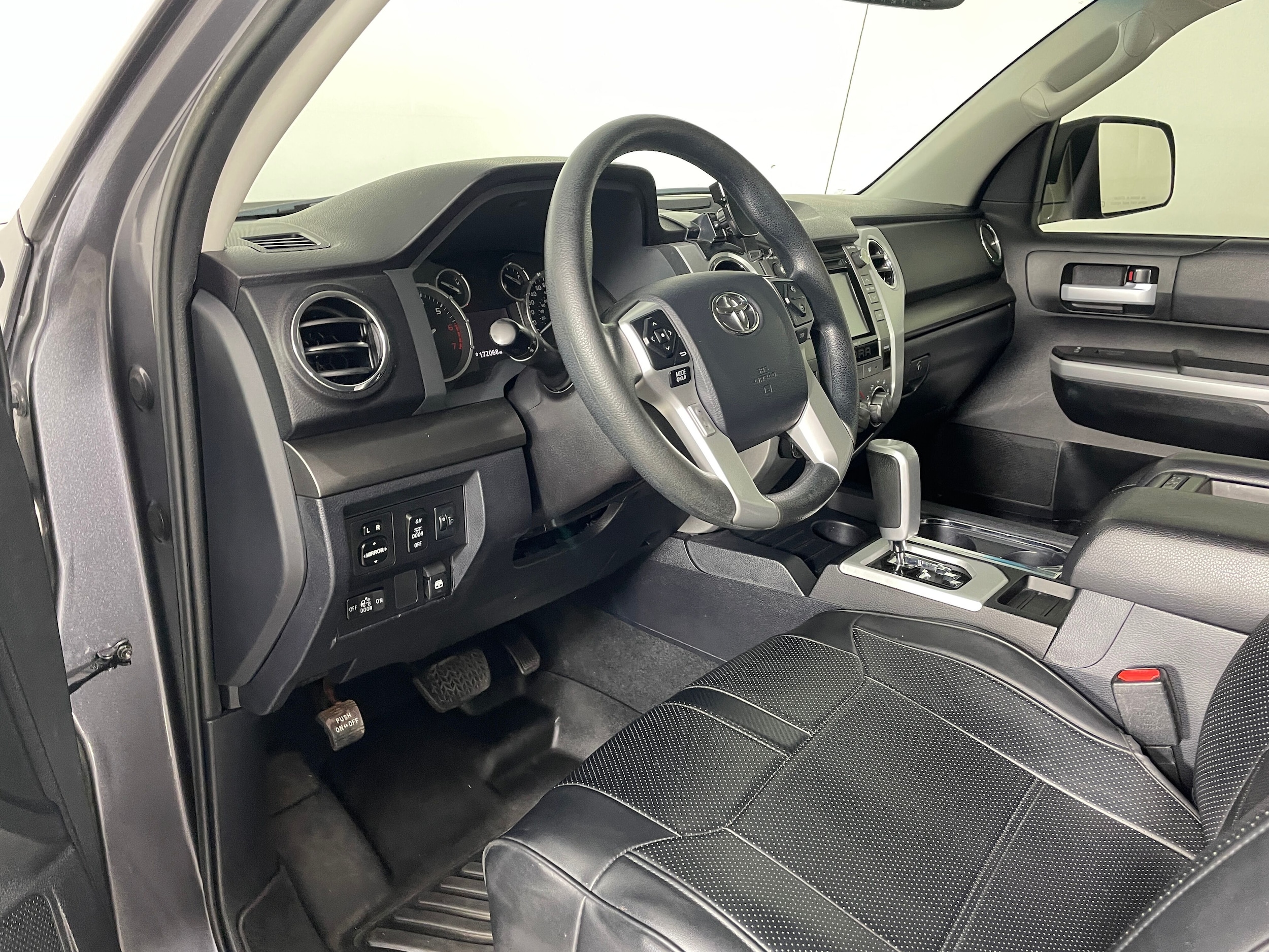 2017 Toyota Tundra SR5 5.7L V8 w/FFV photo 2