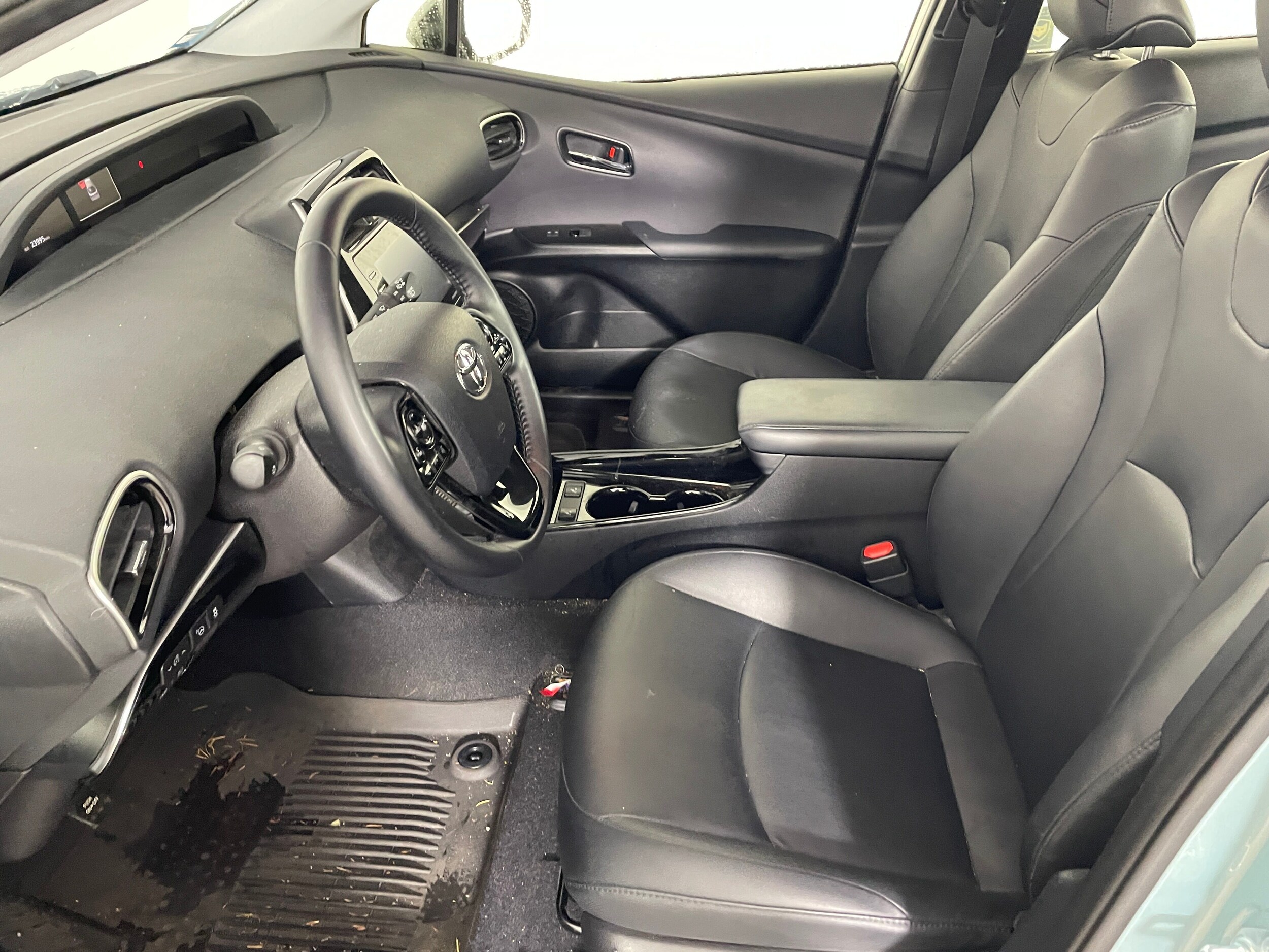 2021 Toyota Prius XLE AWD-e photo 3