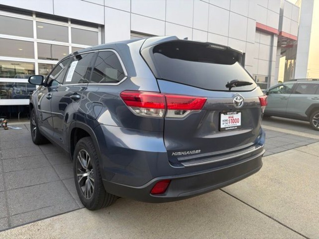 Used 2019 Toyota Highlander LE Plus V6 SUV
