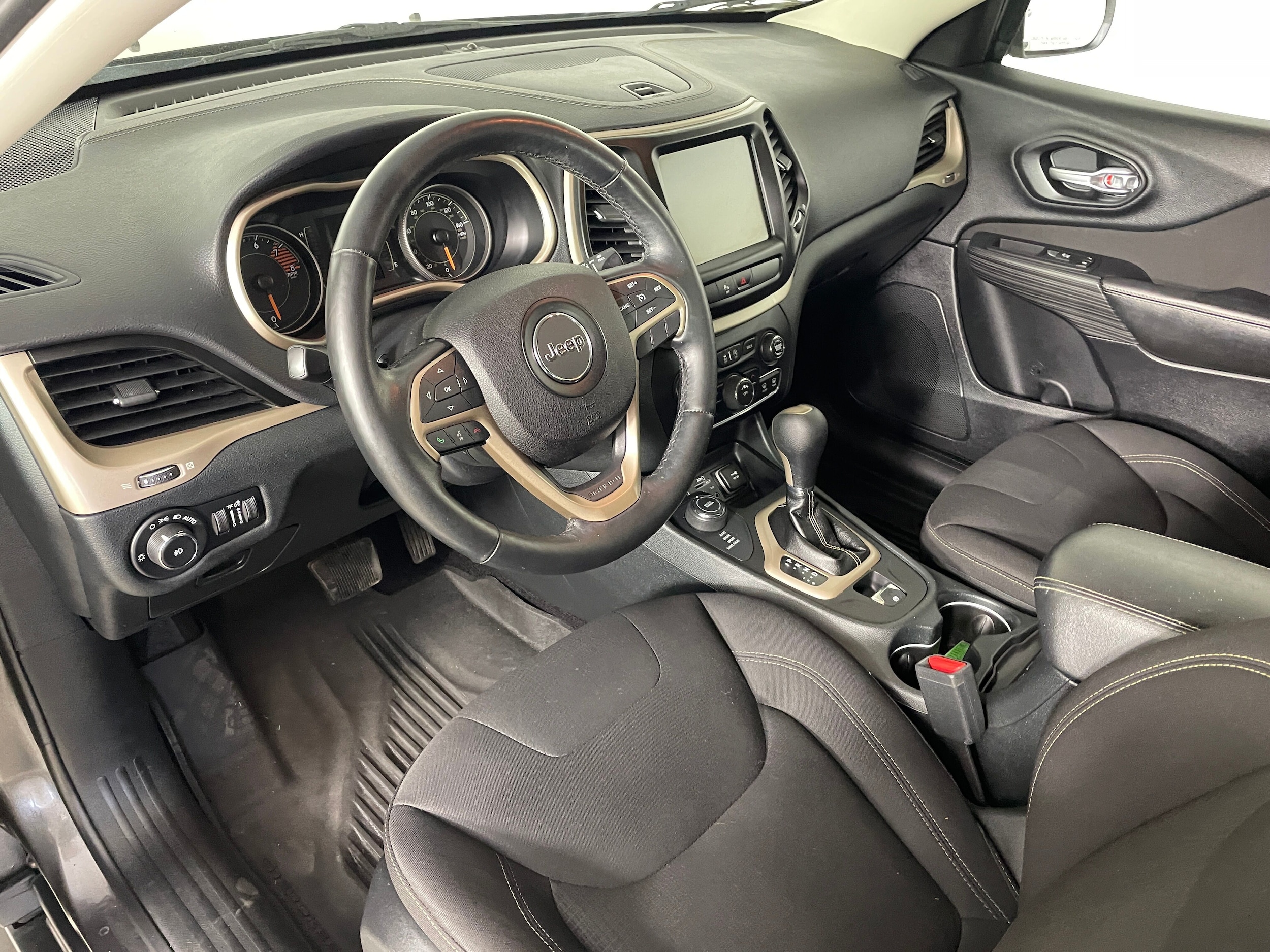2016 Jeep Cherokee Latitude 4x4 photo 3