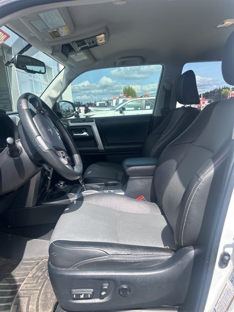 2019 Toyota 4Runner SR5 Premium photo 4