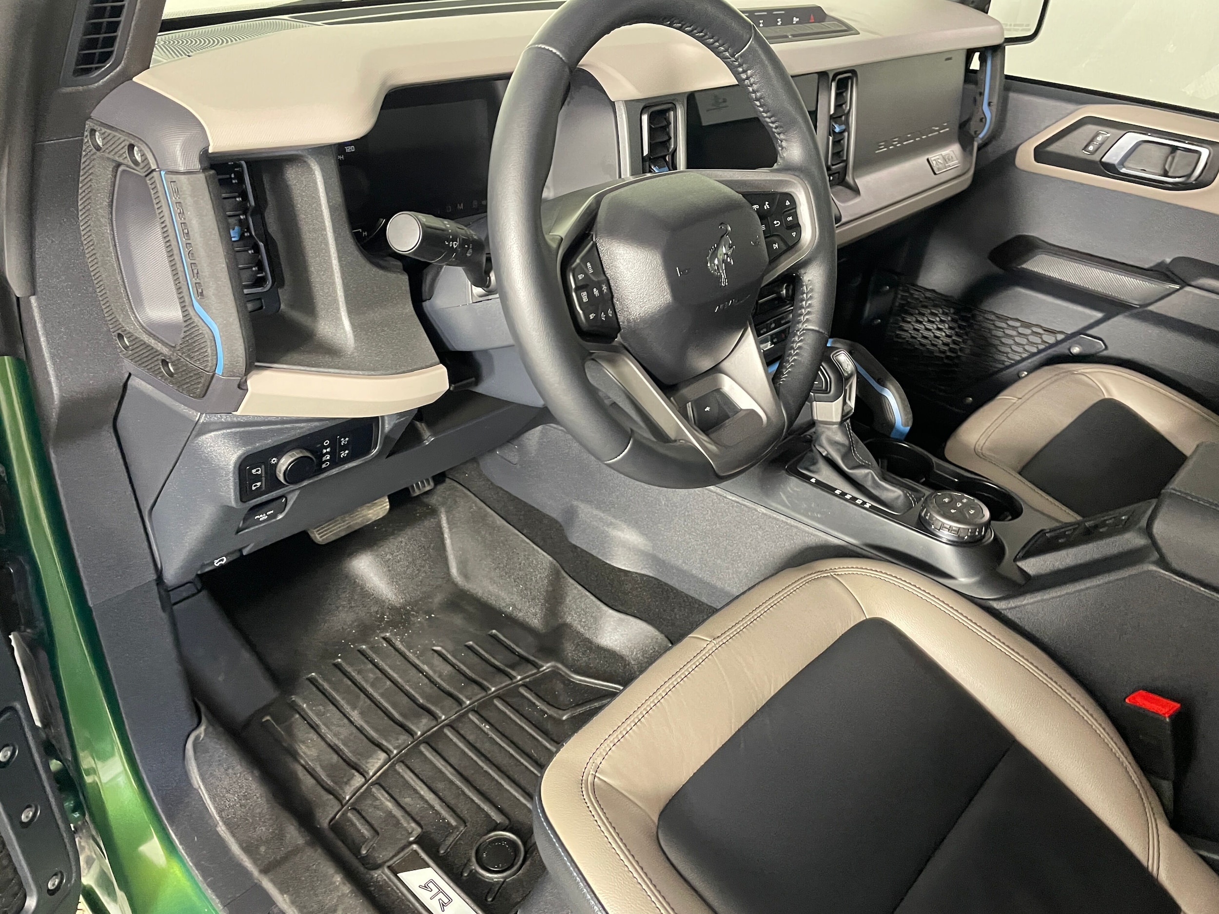 2024 Ford Bronco Wildtrak photo 2