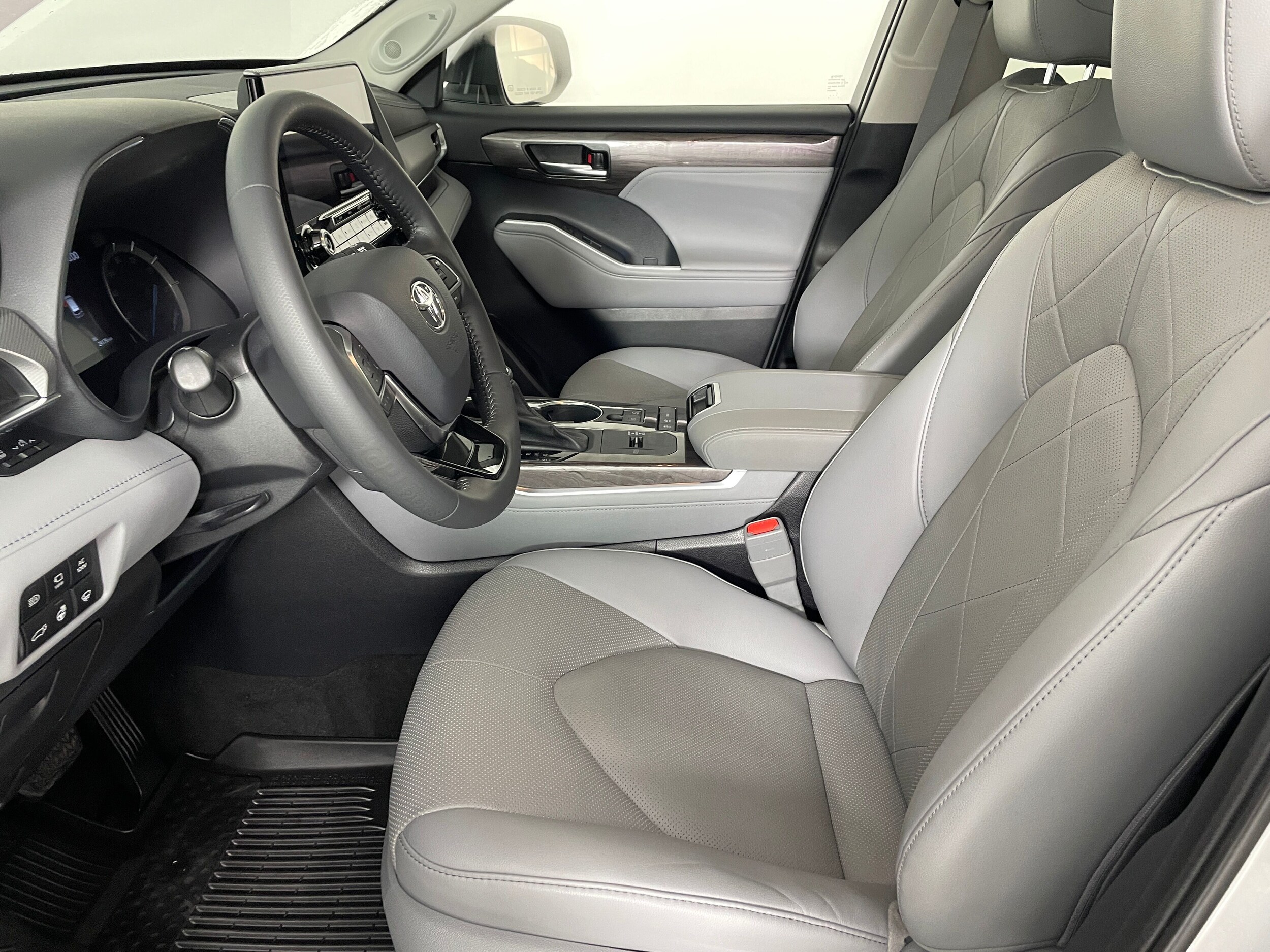 2021 Toyota Highlander Hybrid Platinum photo 2