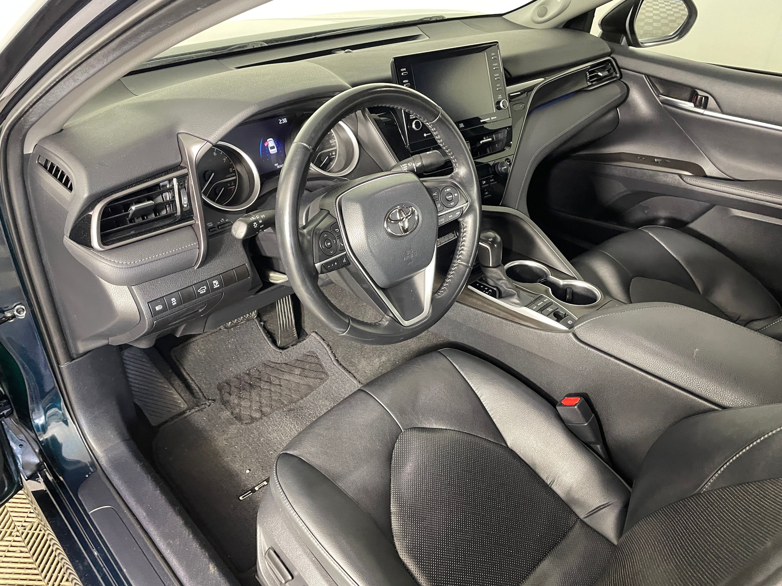 2021 Toyota Camry XLE photo 2