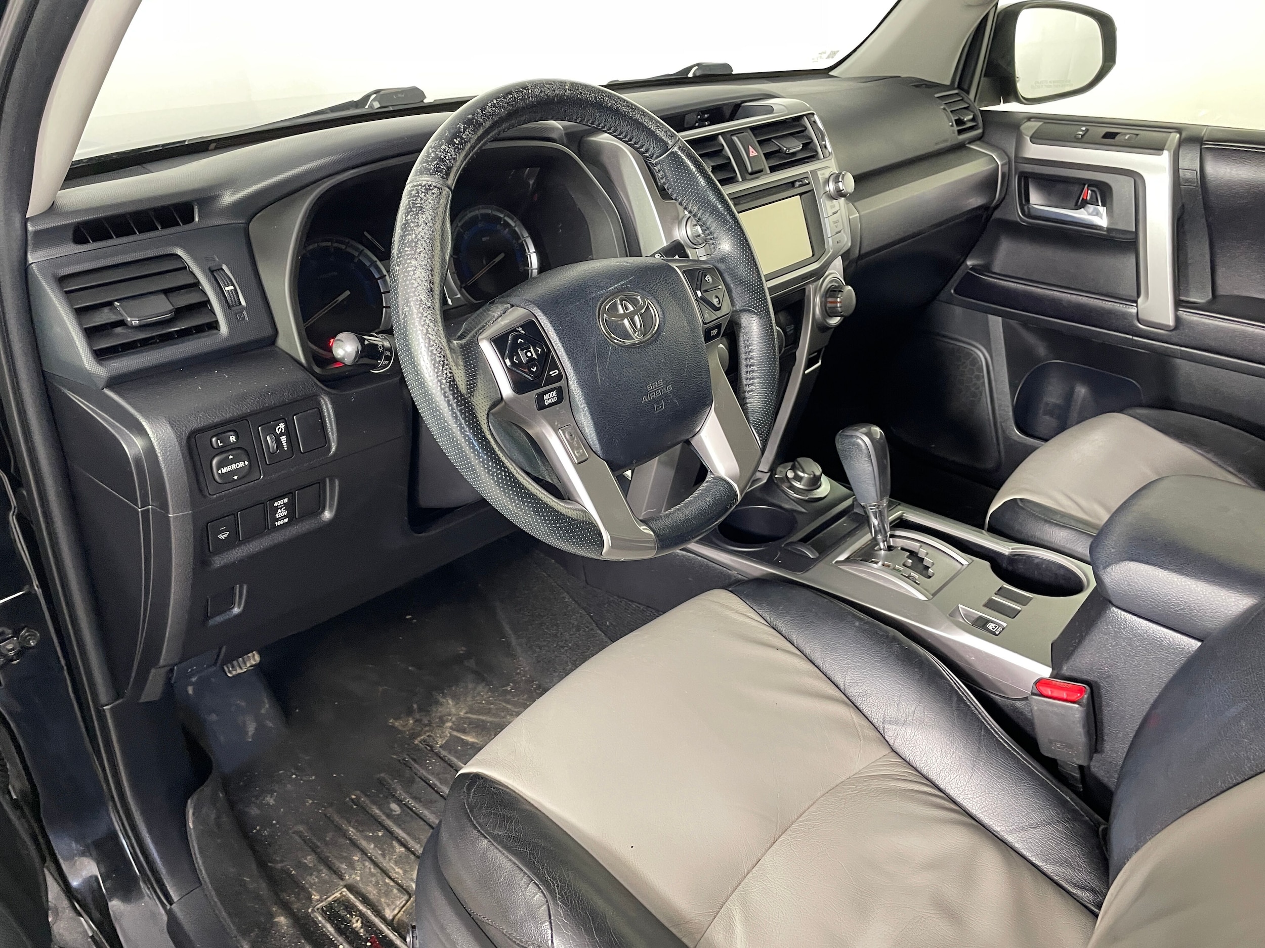 2016 Toyota 4Runner SR5 photo 2