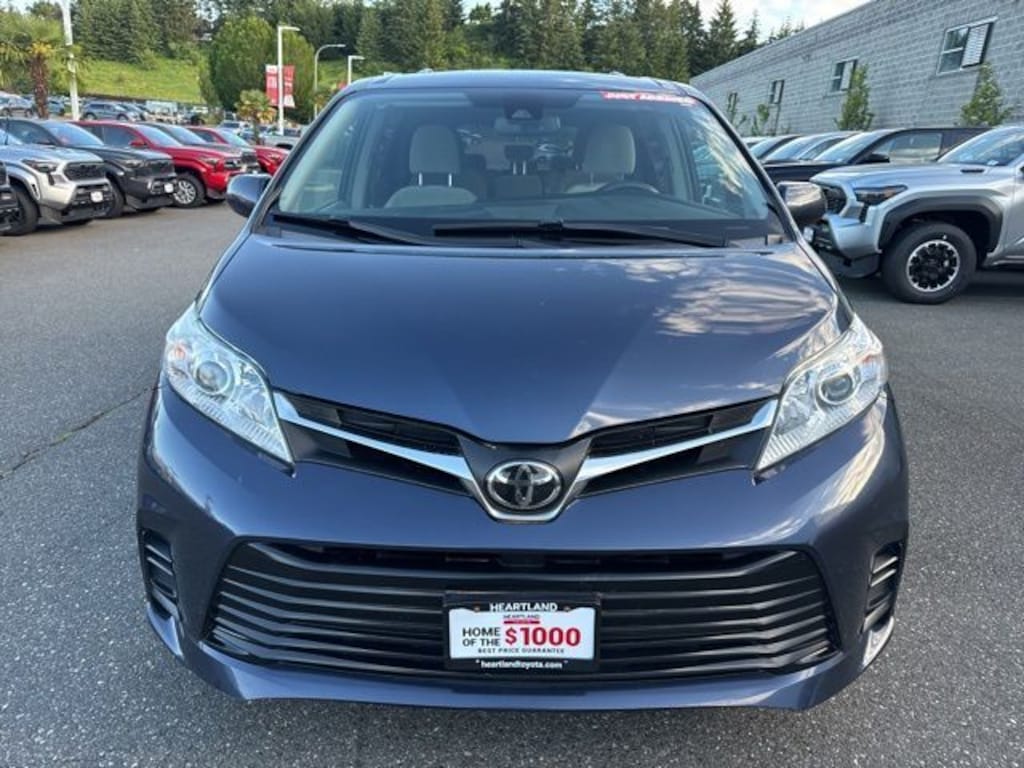 Used 2018 Toyota Sienna LE 8 Passenger Van Passenger Van
