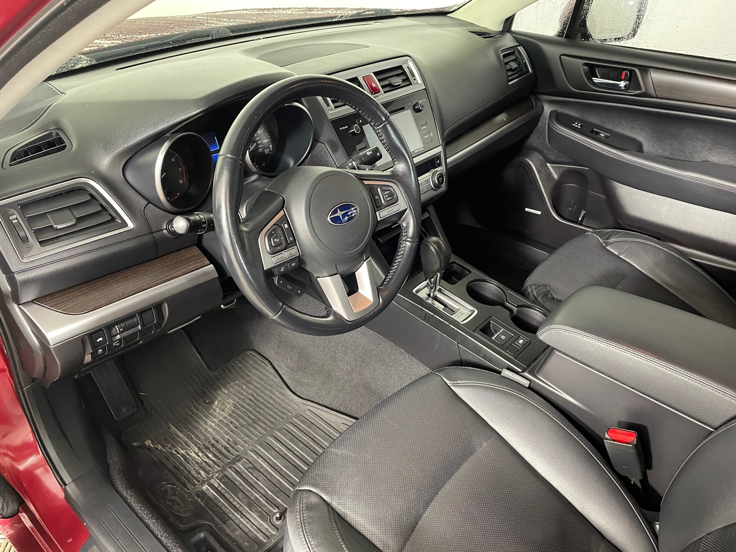 2016 Subaru Legacy 3.6R Limited photo 3