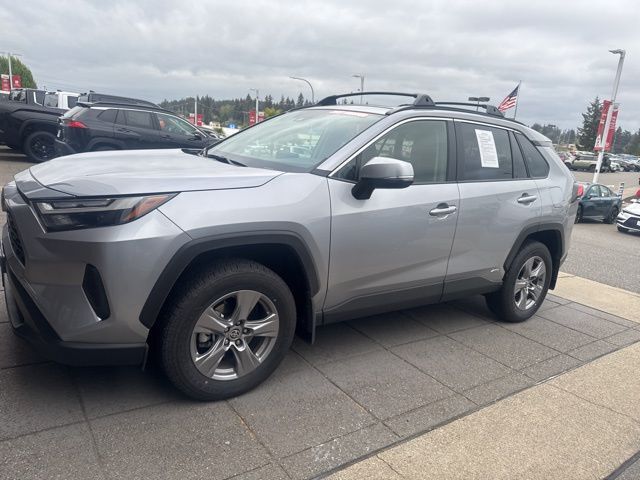 2025 Toyota RAV4 Hybrid XLE photo 4