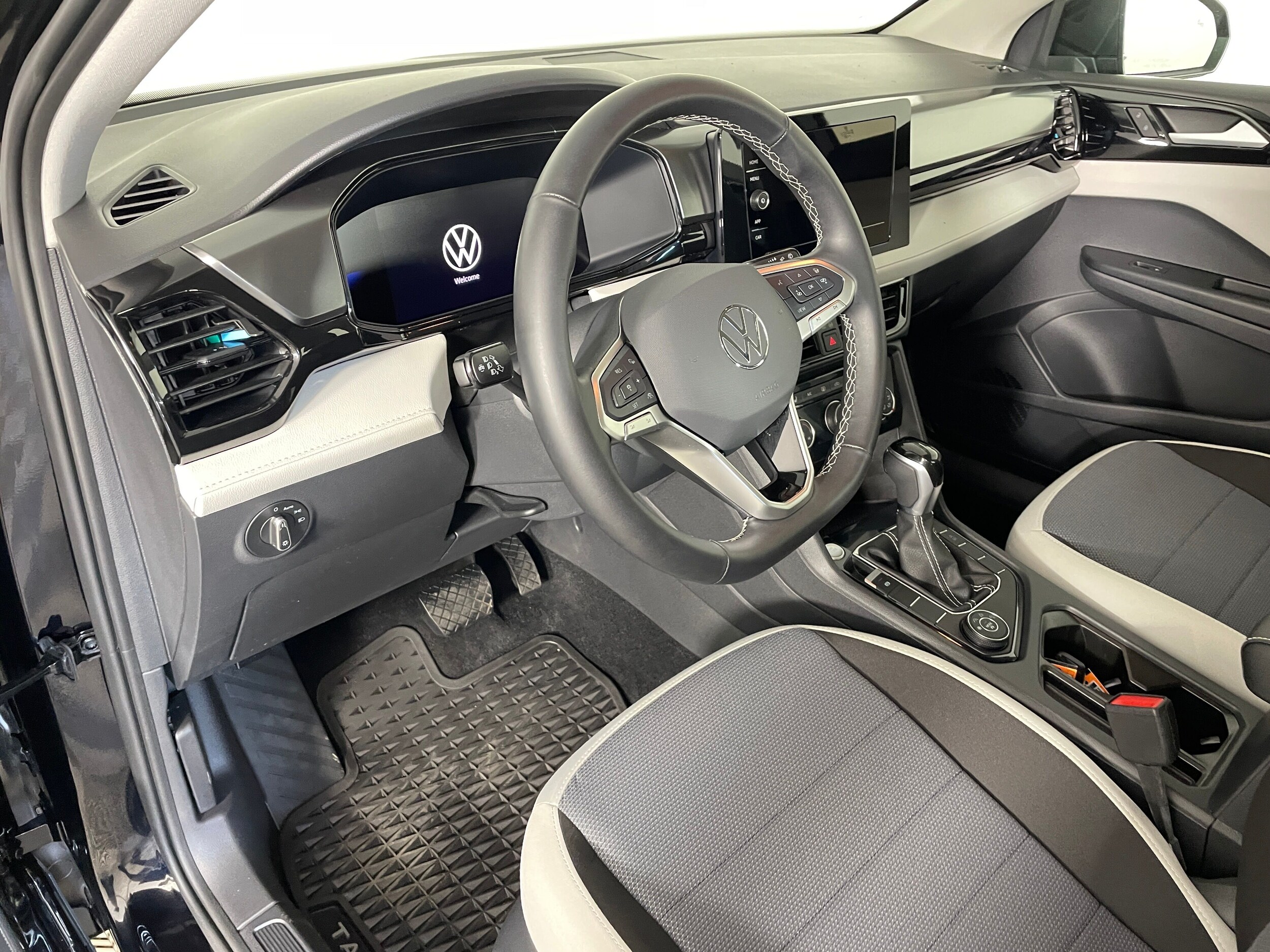 2025 Volkswagen Taos S photo 3