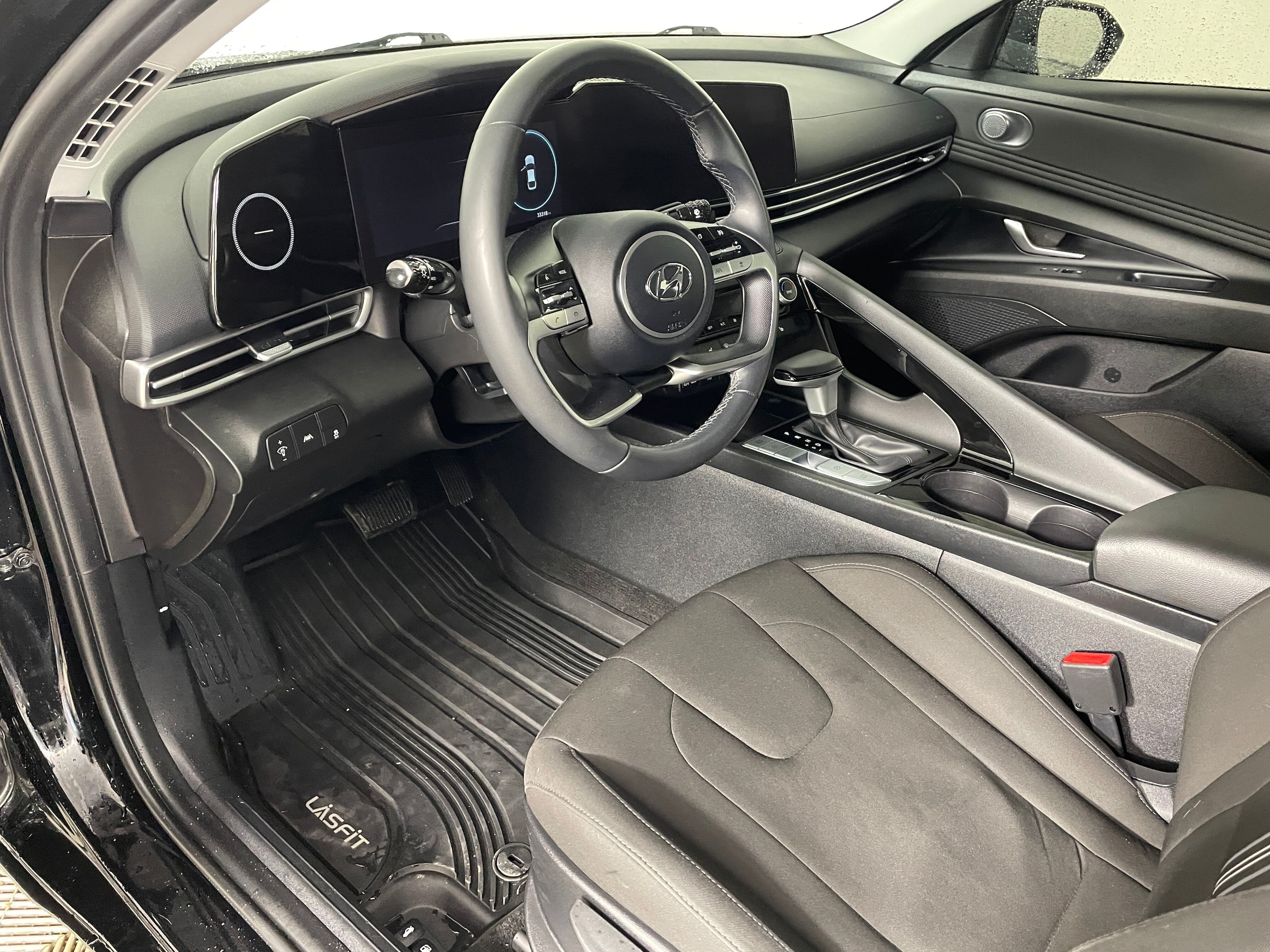 2023 Hyundai Elantra SEL photo 2