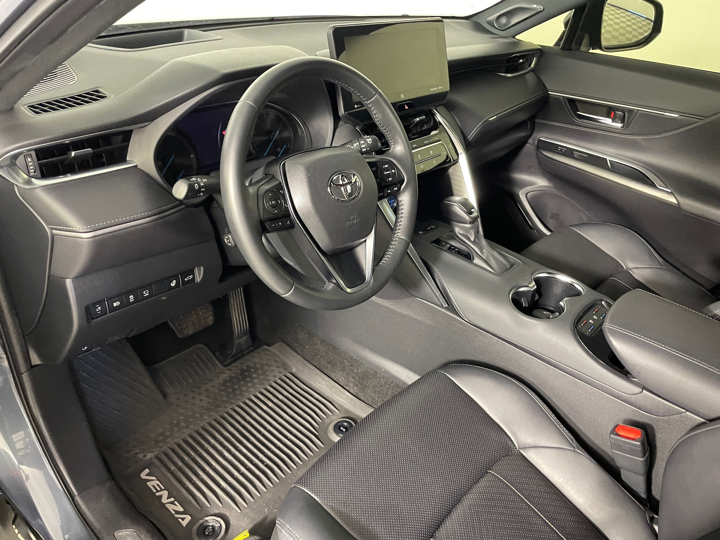 2021 Toyota Venza Limited photo 2