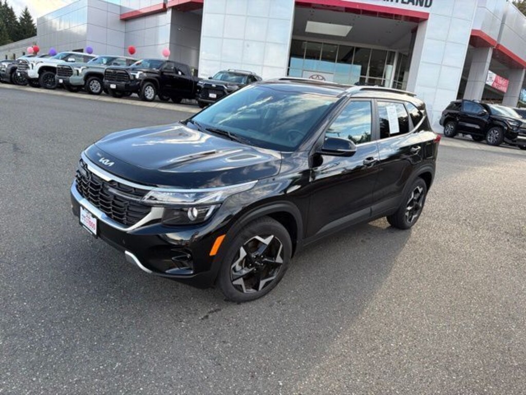 Used 2024 Kia Seltos EX SUV