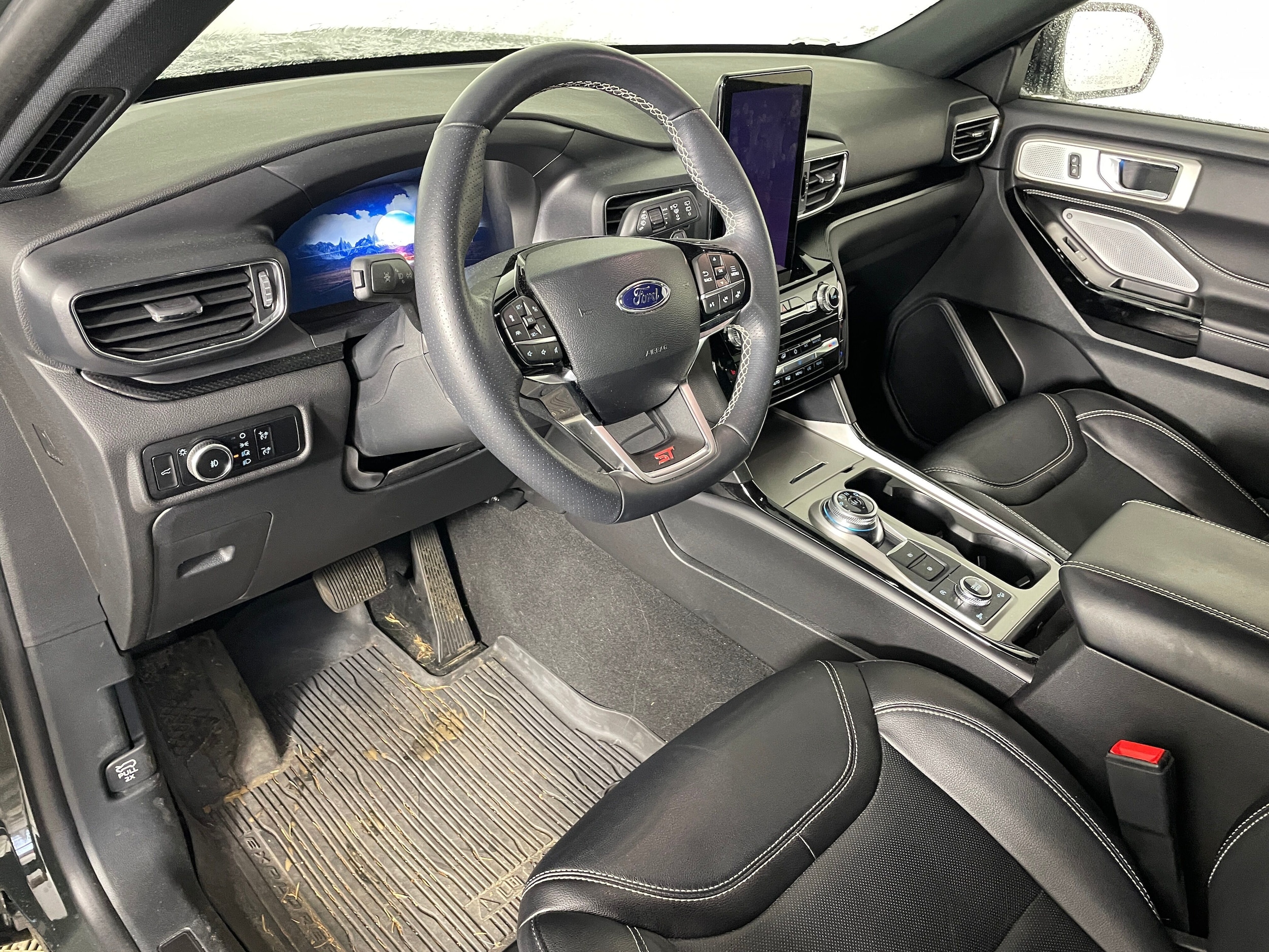 2024 Ford Explorer ST photo 3