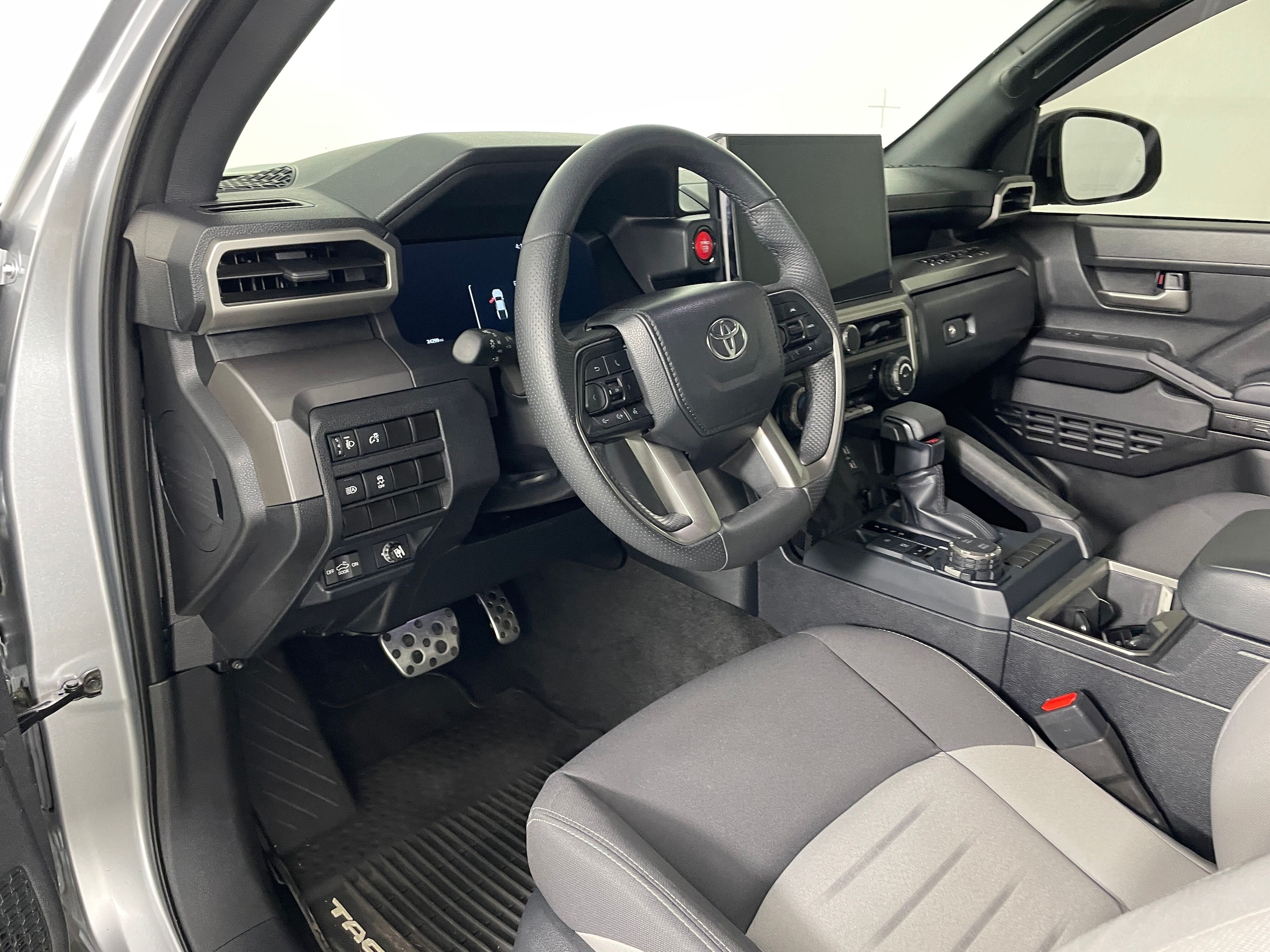 2024 Toyota Tacoma photo 2