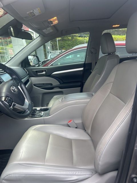 2019 Toyota Highlander XLE V6 photo 6