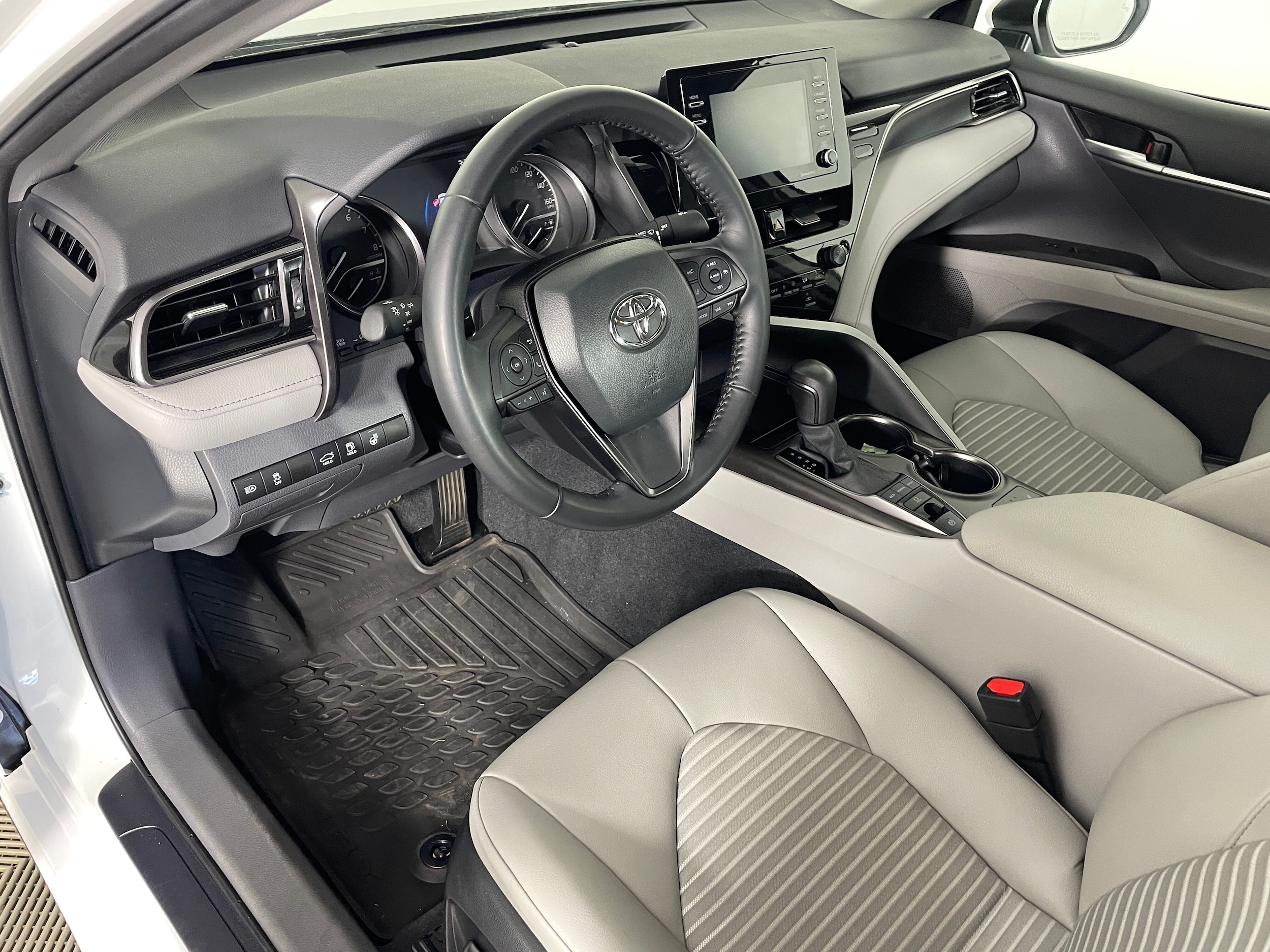 2024 Toyota Camry SE photo 2