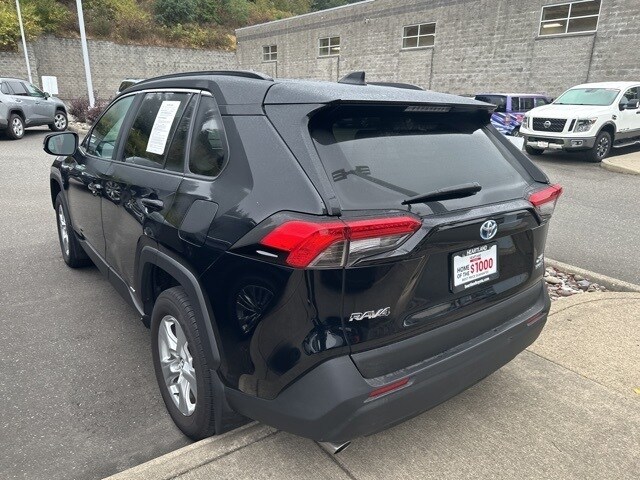 2020 Toyota RAV4 Hybrid XLE photo 4