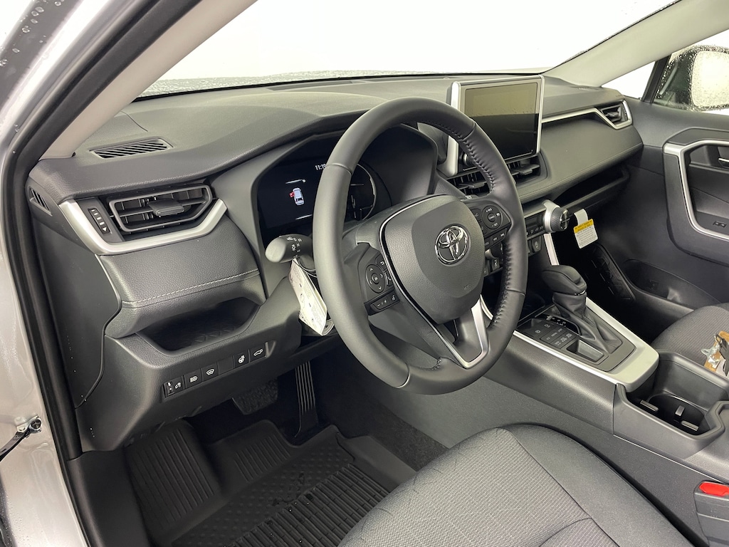 New 2025 Toyota RAV4 XLE XLE AWD SUV
